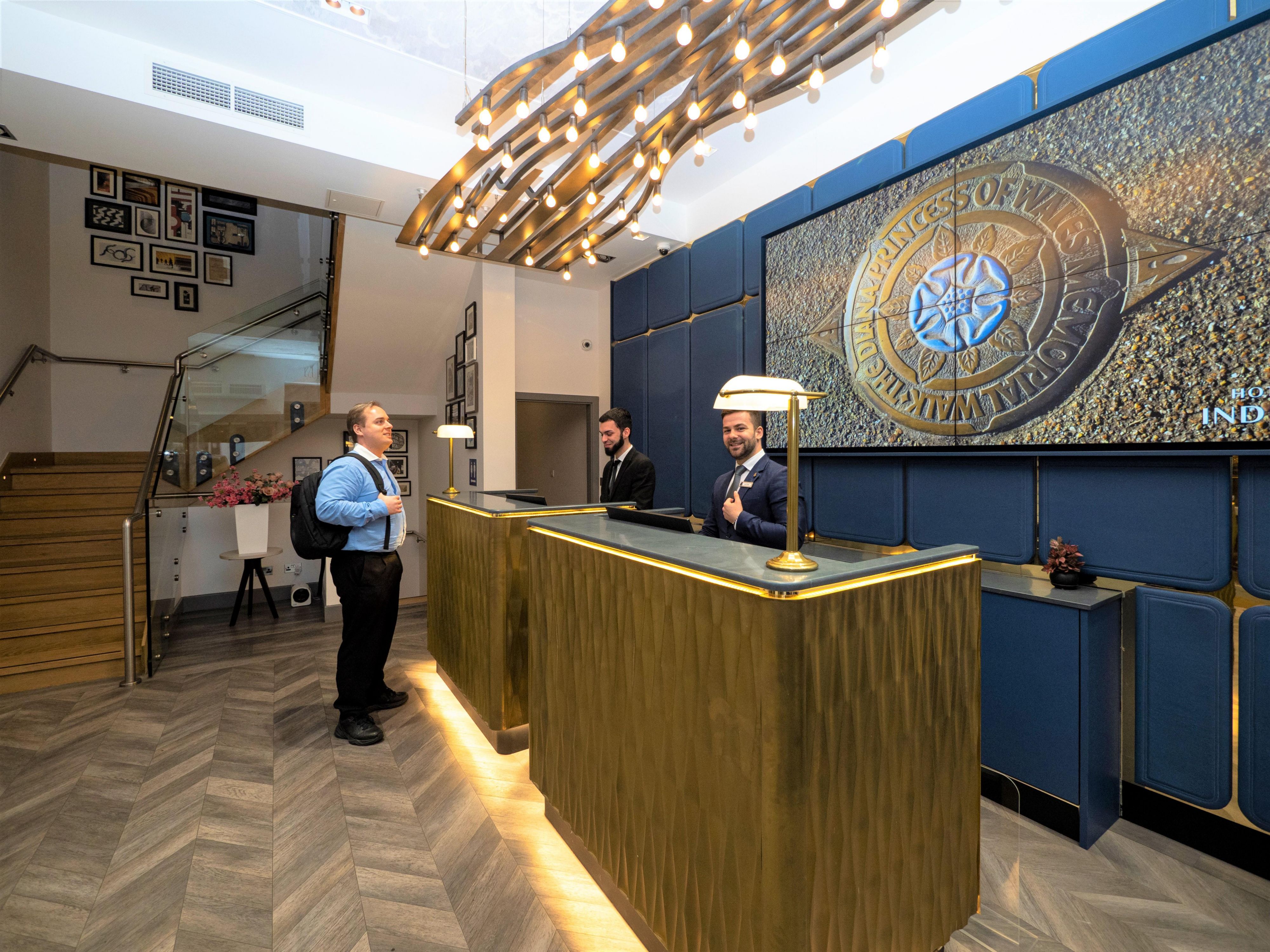 Our excellent customer service team is waiting to welcome you.