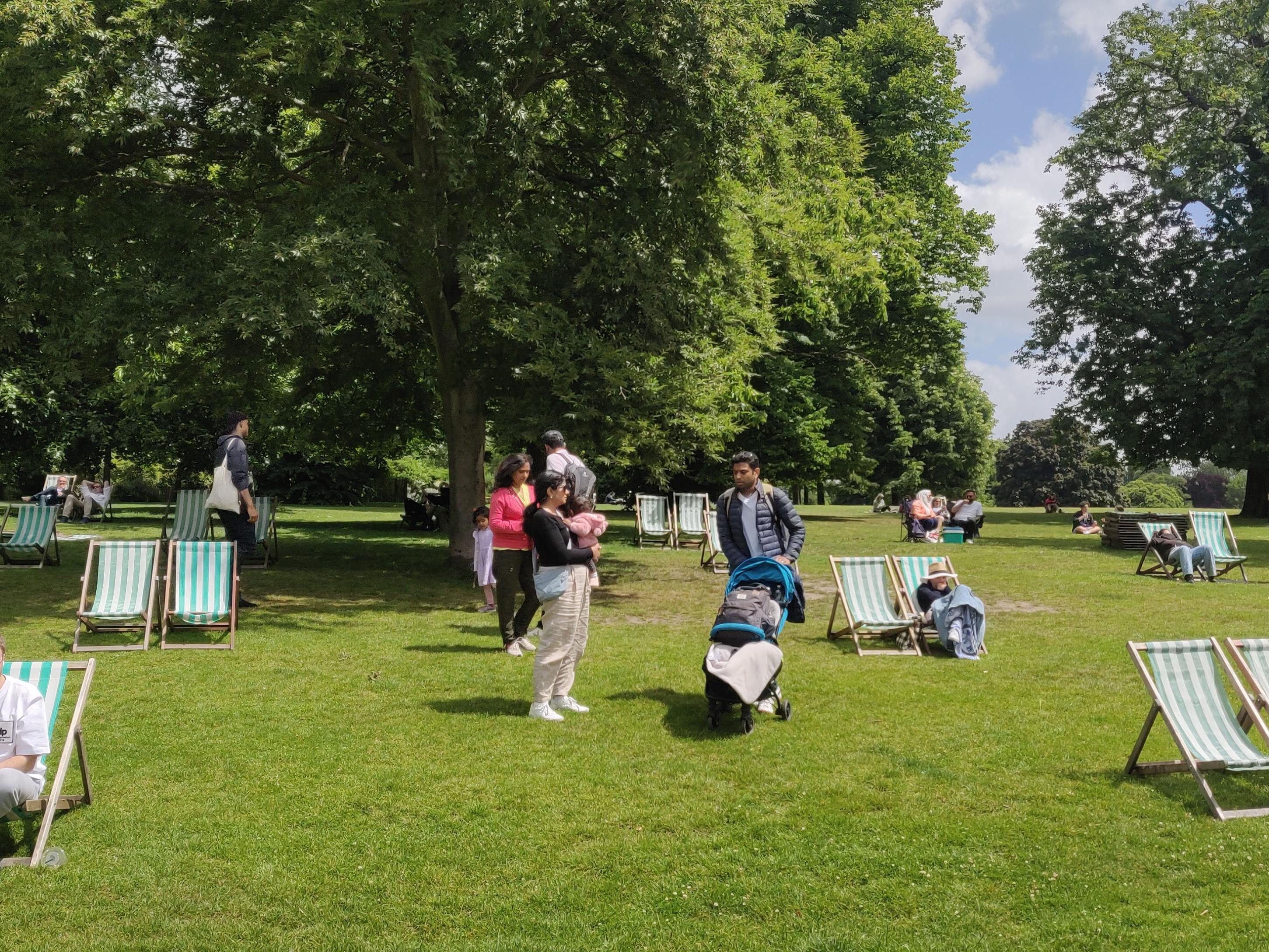 Relax in a deck chair in Hyde Park