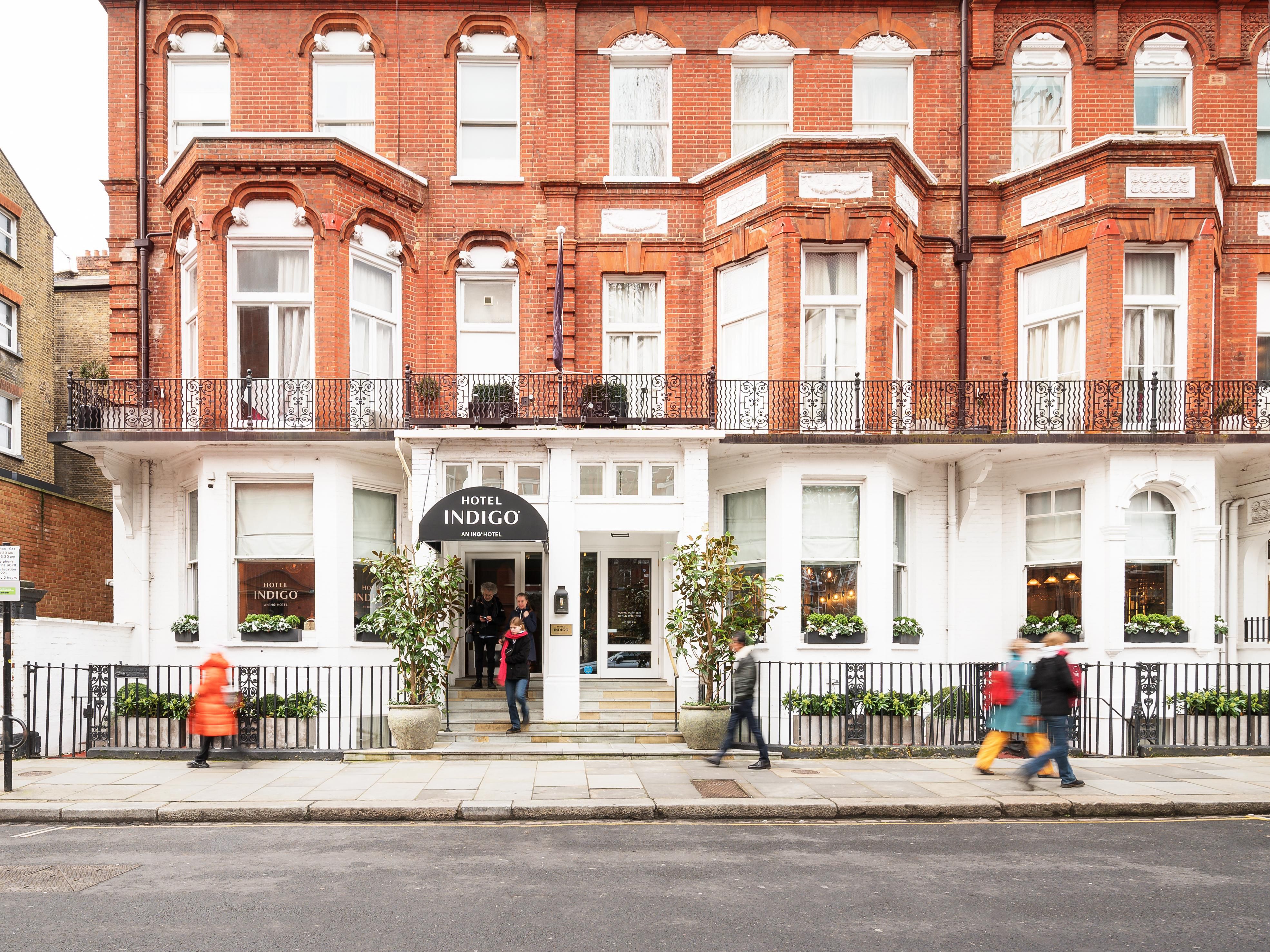 At Hotel Indigo London Kensington, we warmly welcome pets as part of your stay! Our pet-friendly policy ensures your furry companions feel as comfortable as you do. With designated pet areas and thoughtful amenities. Please take a look at our pet policy for full details, and let us know in advance if you’re bringing a pet.