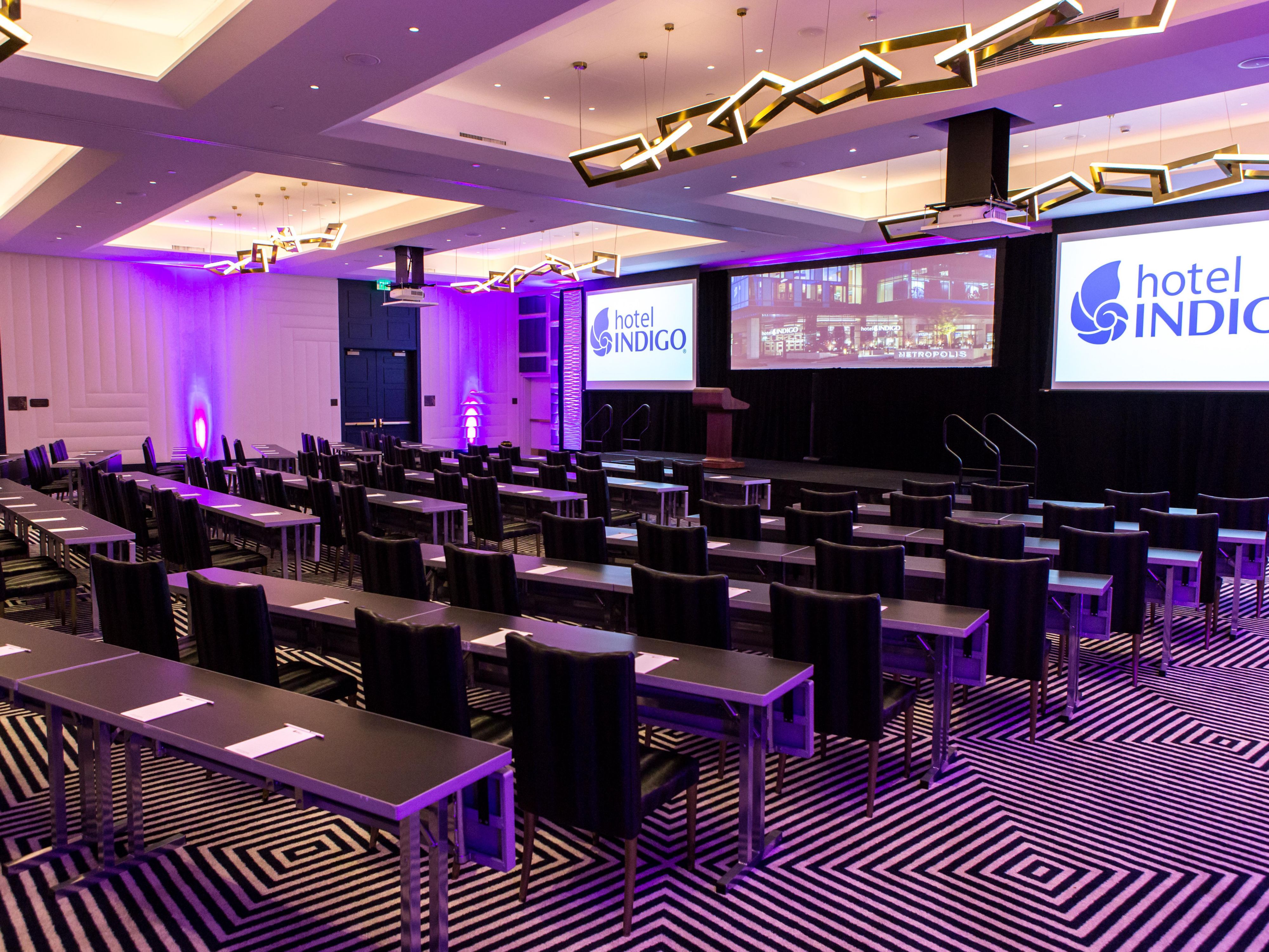 Impress your clients in one of our meeting rooms.