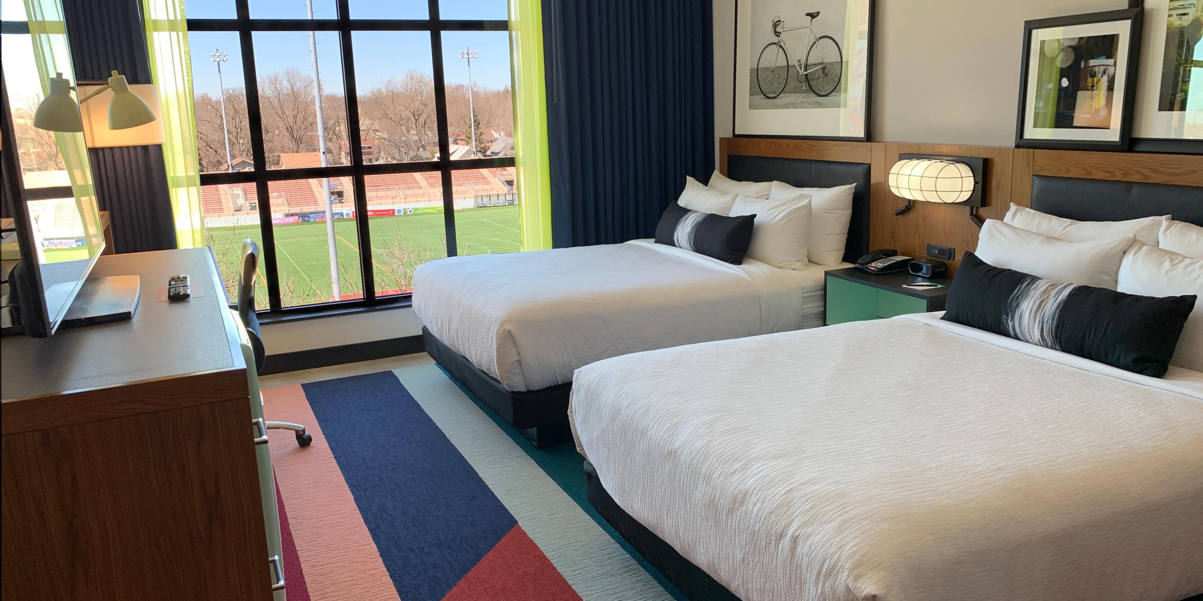 Spacious Dbl Queen Room with great views of downtown Madison