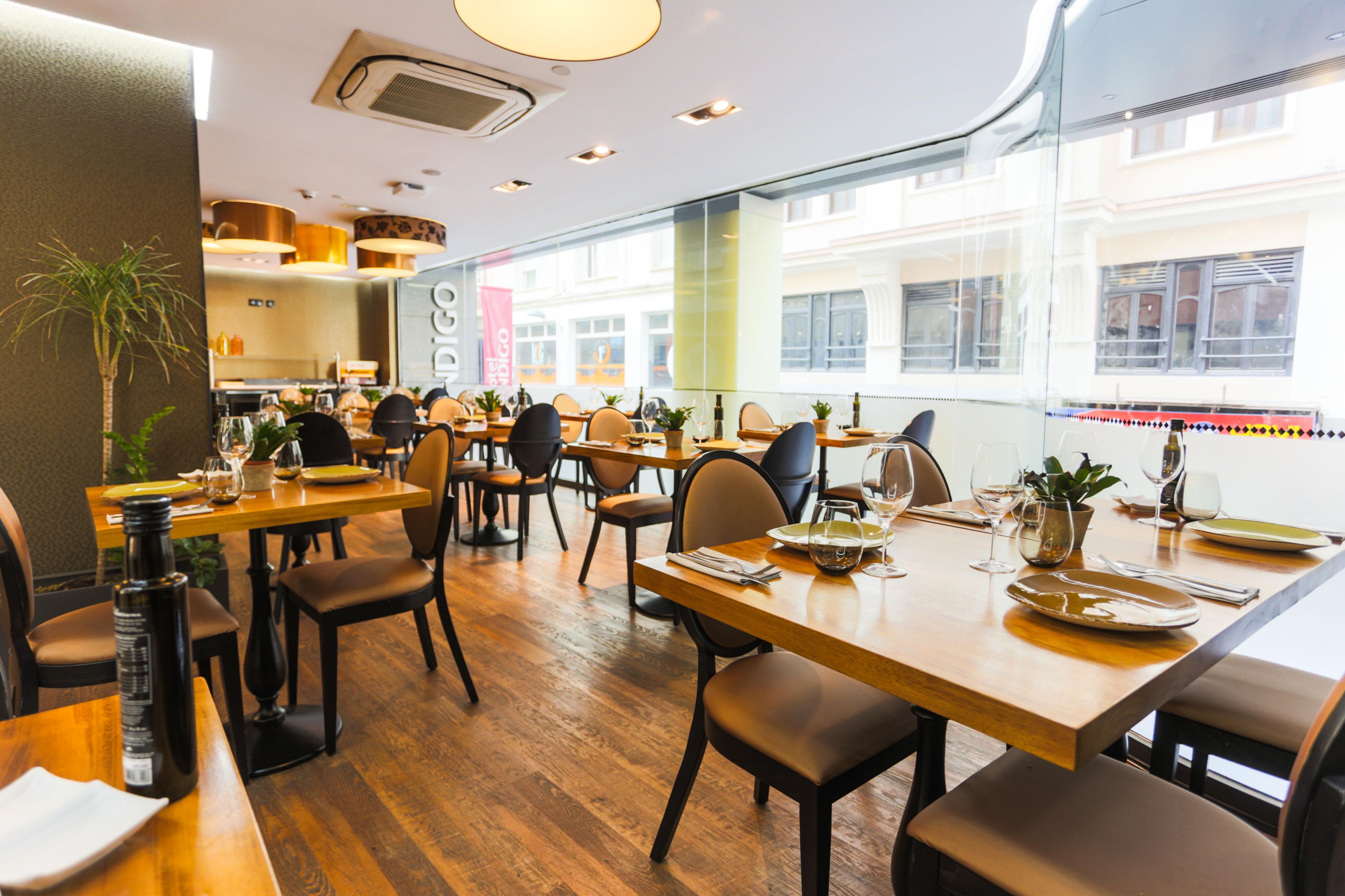 If you're looking for restaurants near Gran Vía in Madrid, you've come to the perfect place. El Telón offers you a gastronomic experience based on exceptionally high-quality ingredients, carefully crafted so that each dish surprises you with its delicious flavors and aromas.