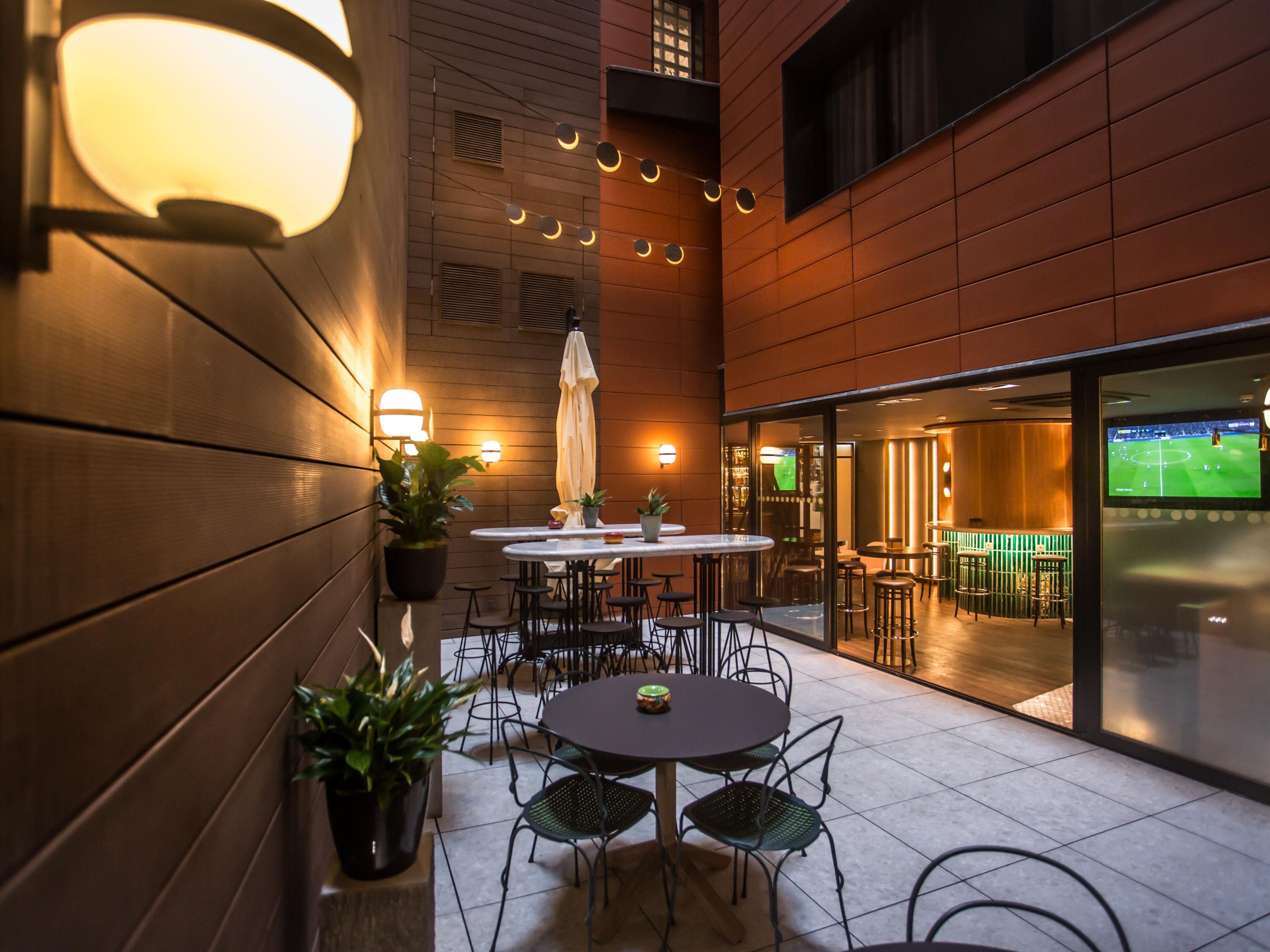 Bar and Lounge