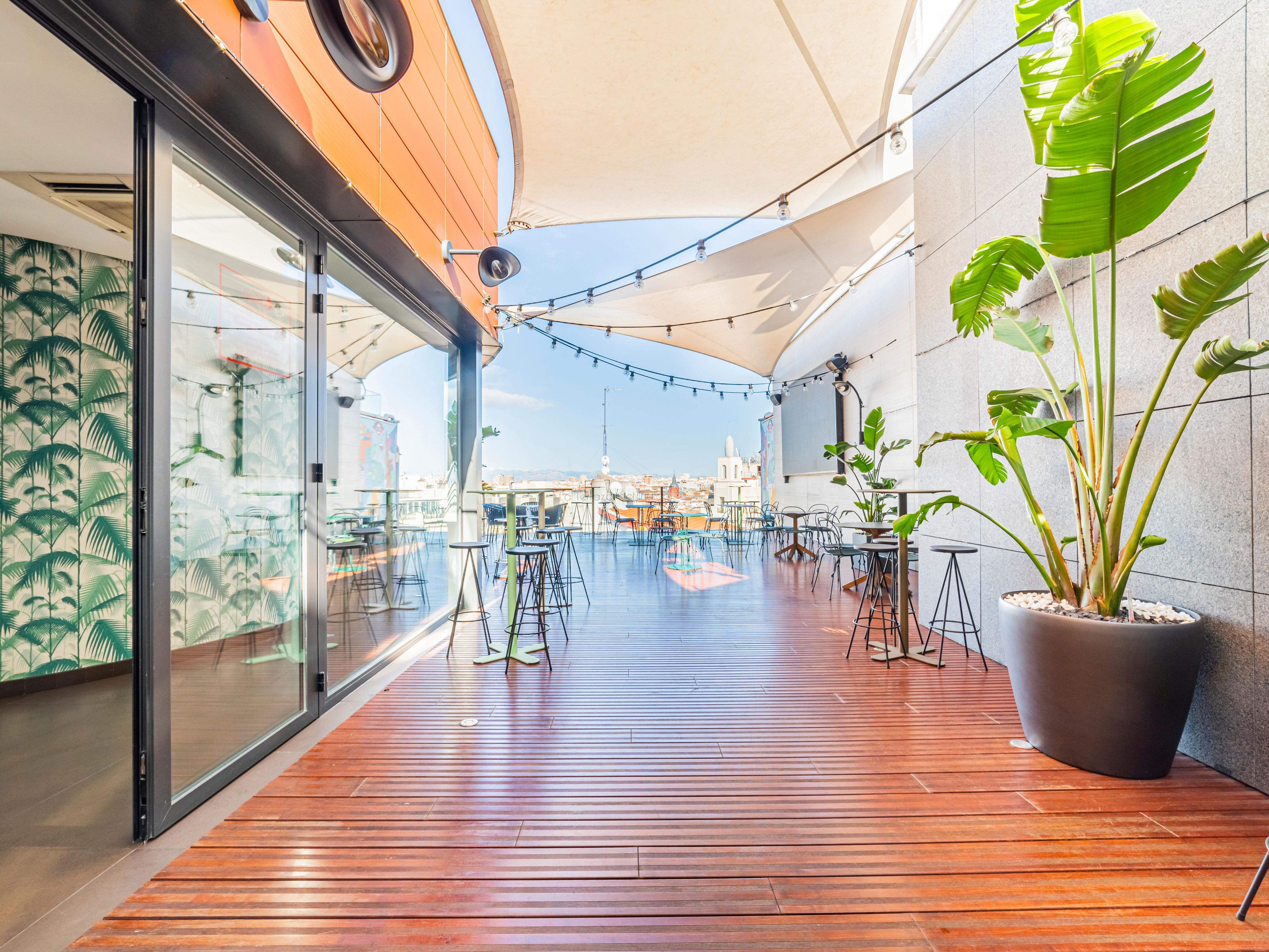 Bar and Lounge