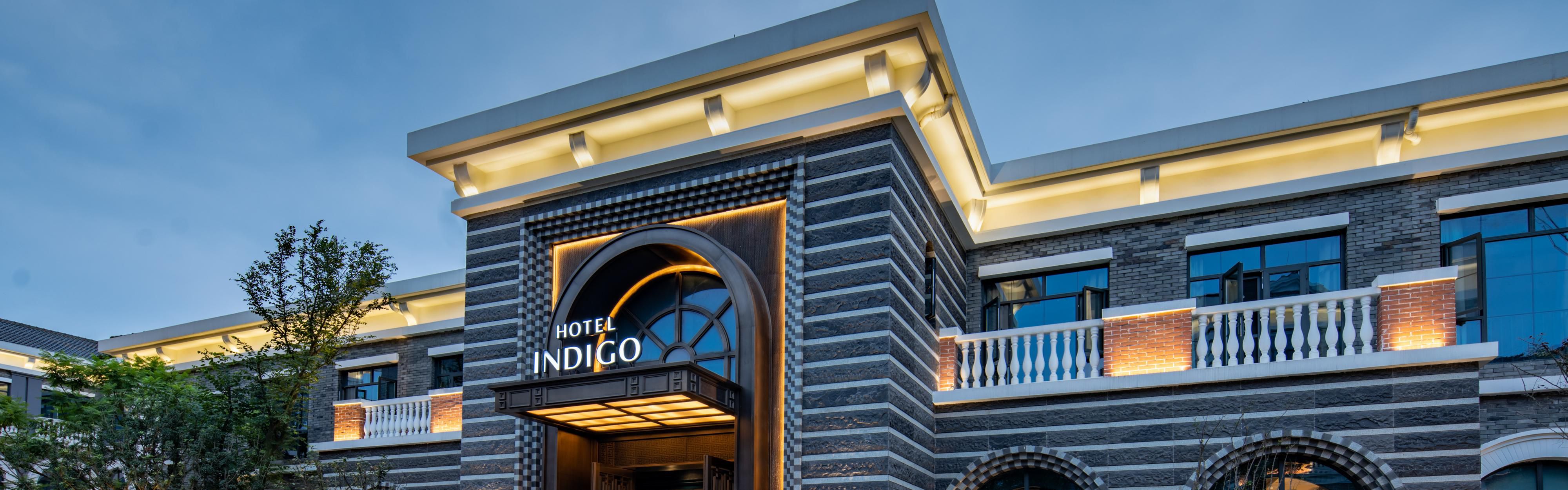$hotelInfo.mediaDetails.welcomePhotos.primaryPhoto.caption}