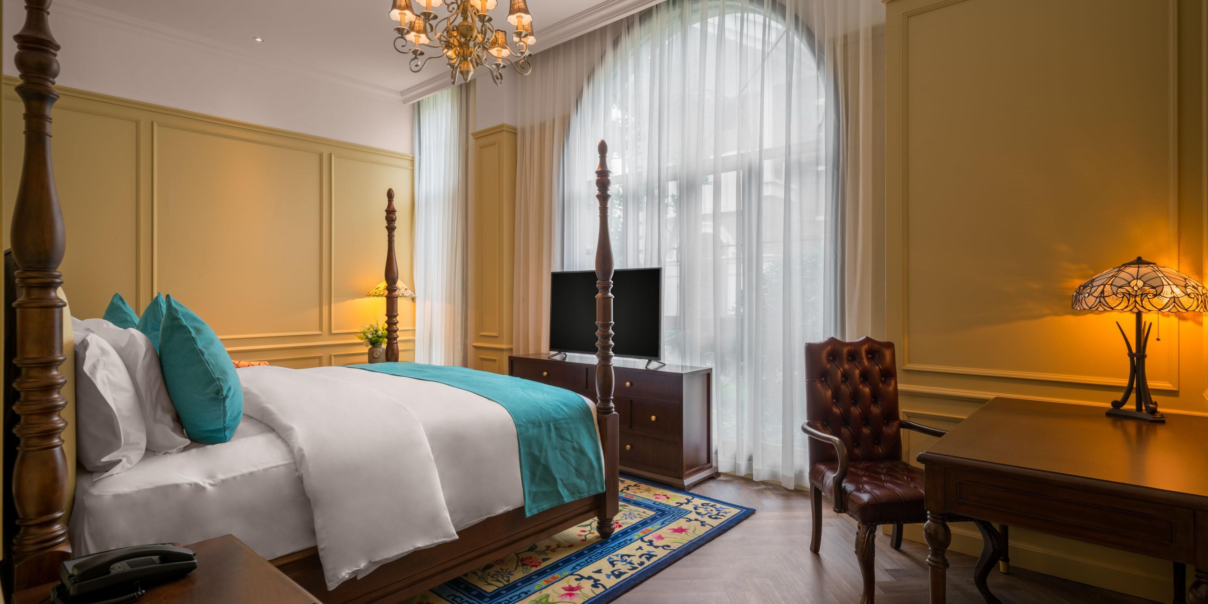 Queen Bed Guest Room