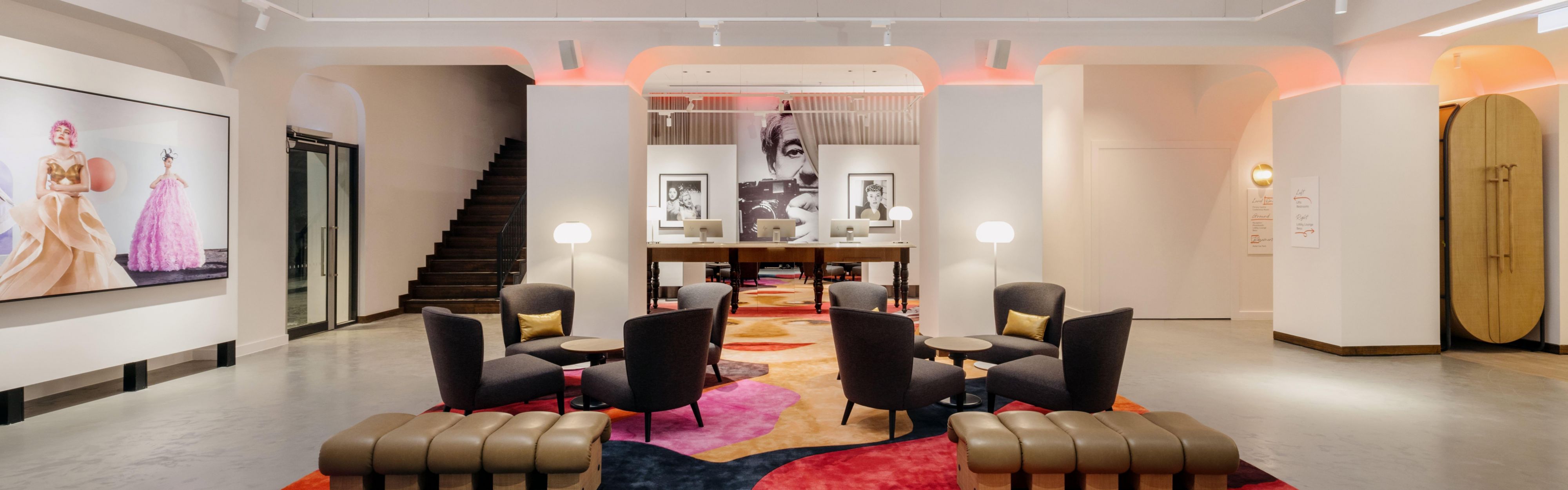 $hotelInfo.mediaDetails.welcomePhotos.primaryPhoto.caption}