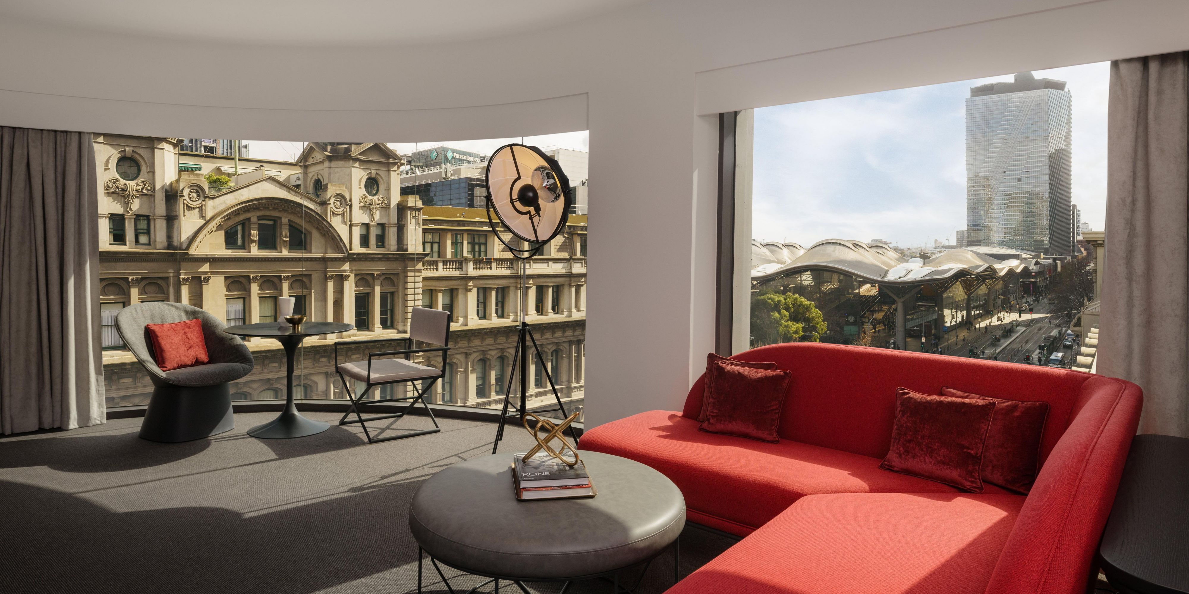 Corner Suite with Spencer Street View 