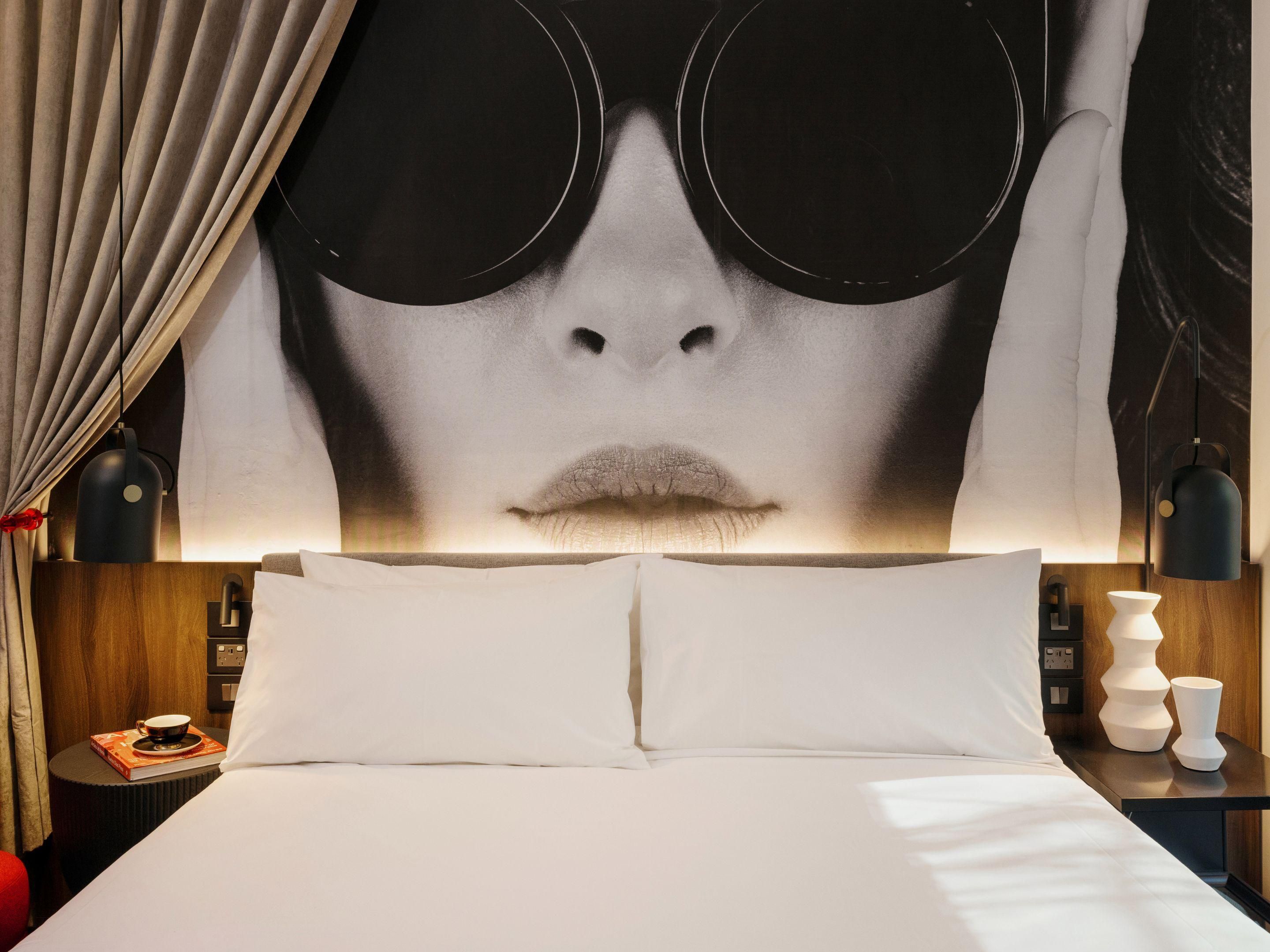 Premium King guestroom at Hotel Indigo Melbourne on Flinders
