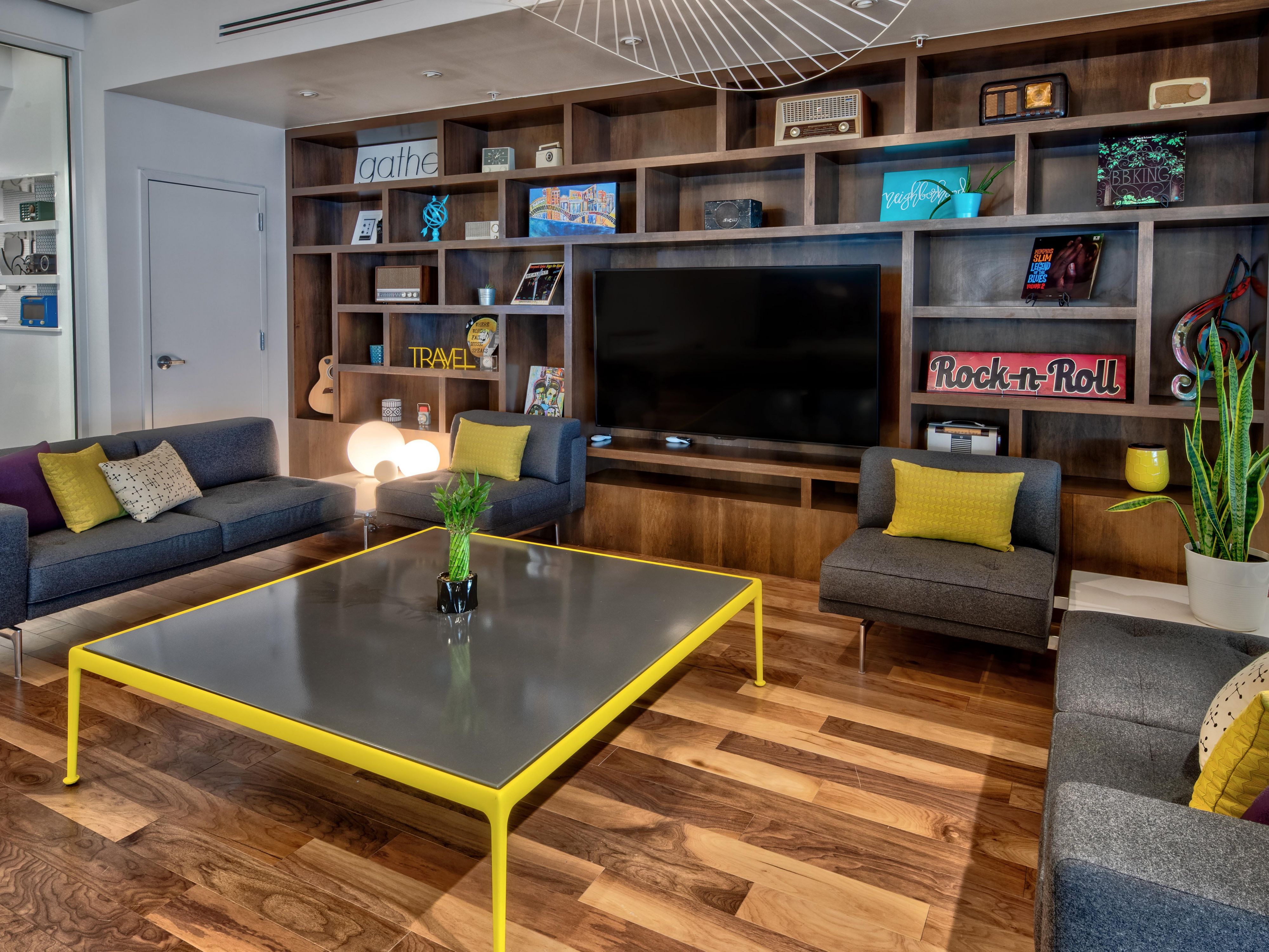 Relax with friends and family at Hotel Indigo Memphis lobby.