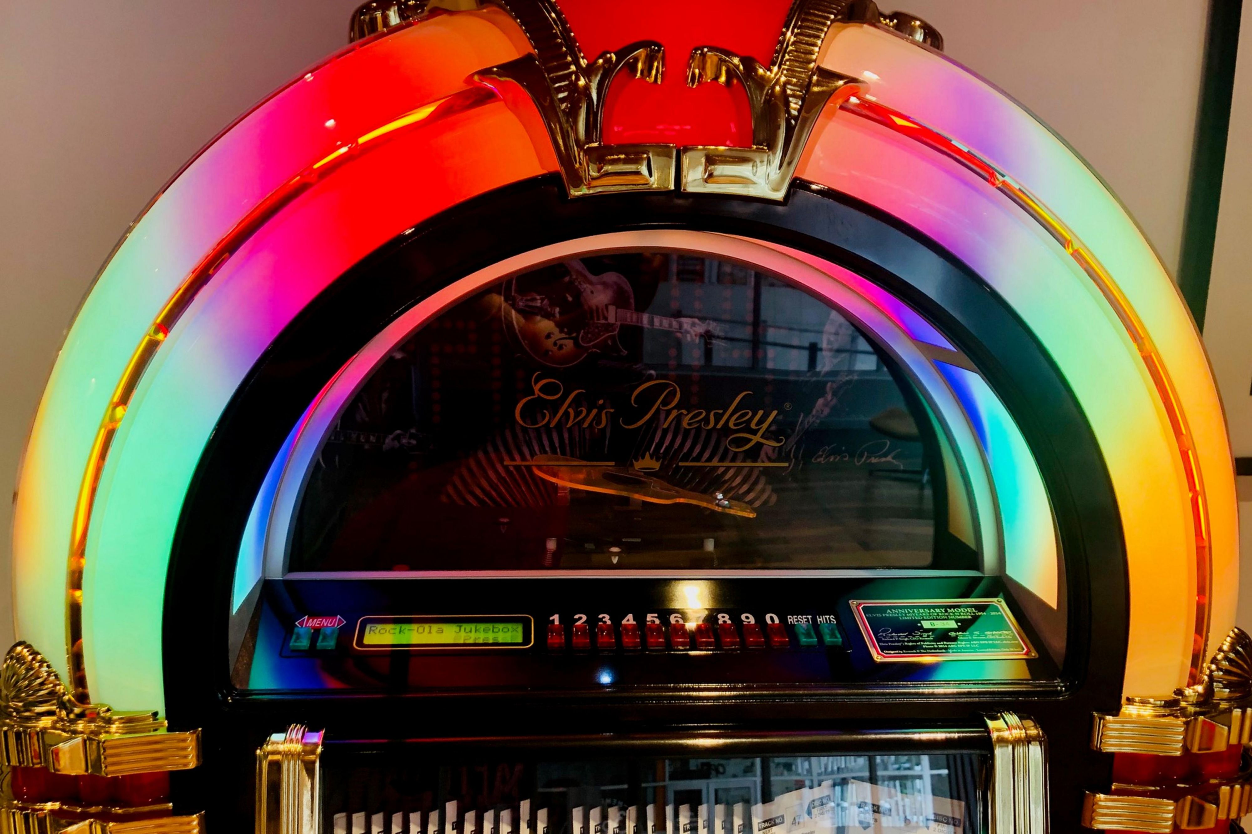 Enjoy tunes from our limited edition Rock-Ola Elvis Presley Jukebox. All the music has ties to Memphis, with either the artist being from Memphis, written in Memphis, about Memphis, or recorded in Memphis. The best part? It's free! Play as many songs as you wish, courtesy of Hotel Indigo Memphis Downtown!