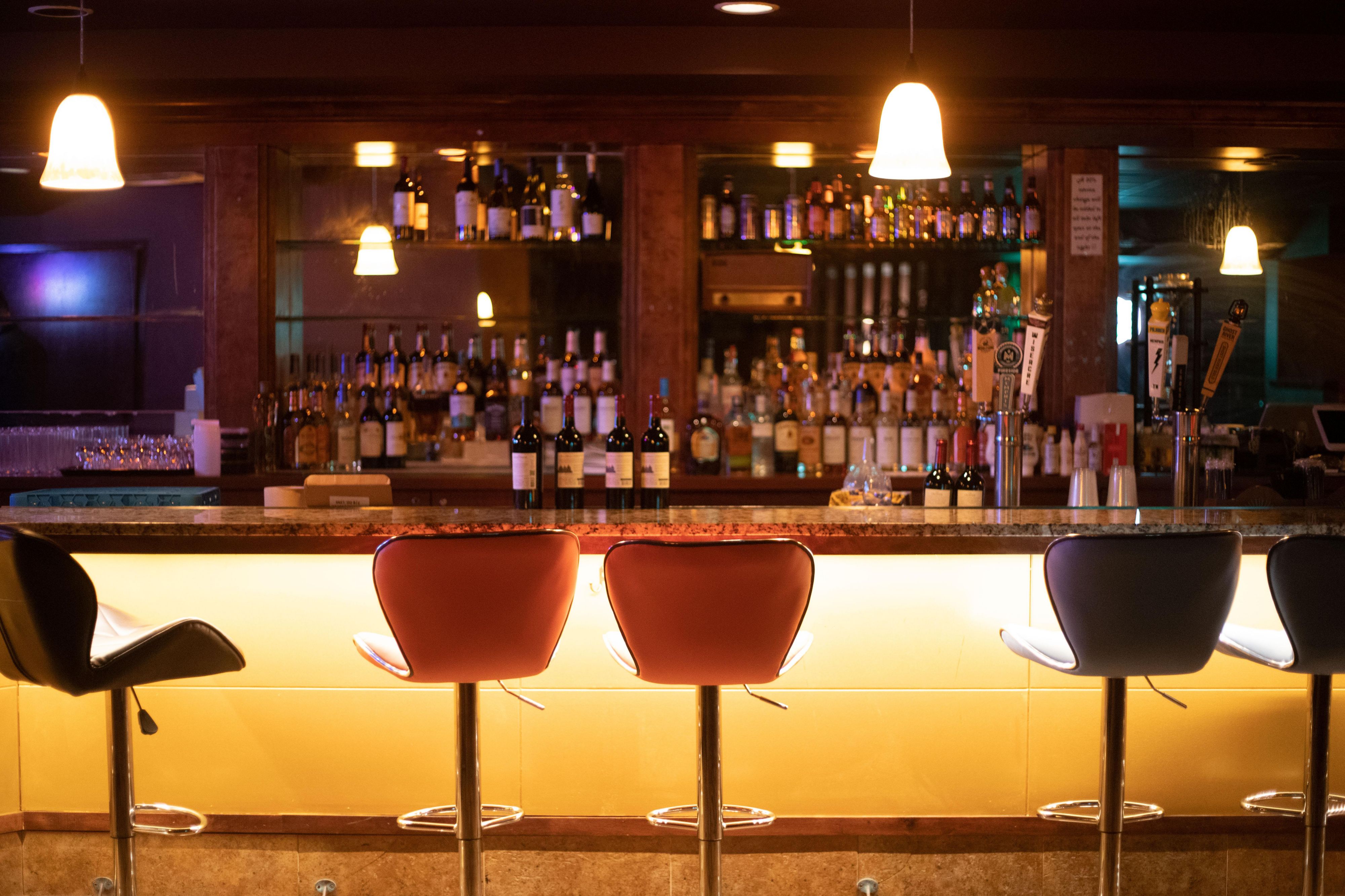 Visit  the Lounge at Memphis Clover Club and enjoy authentic Memphis music.  The Lounge comes alive as a vibrant stage for the best local entertainment every Thursday, Friday and  Saturday.  