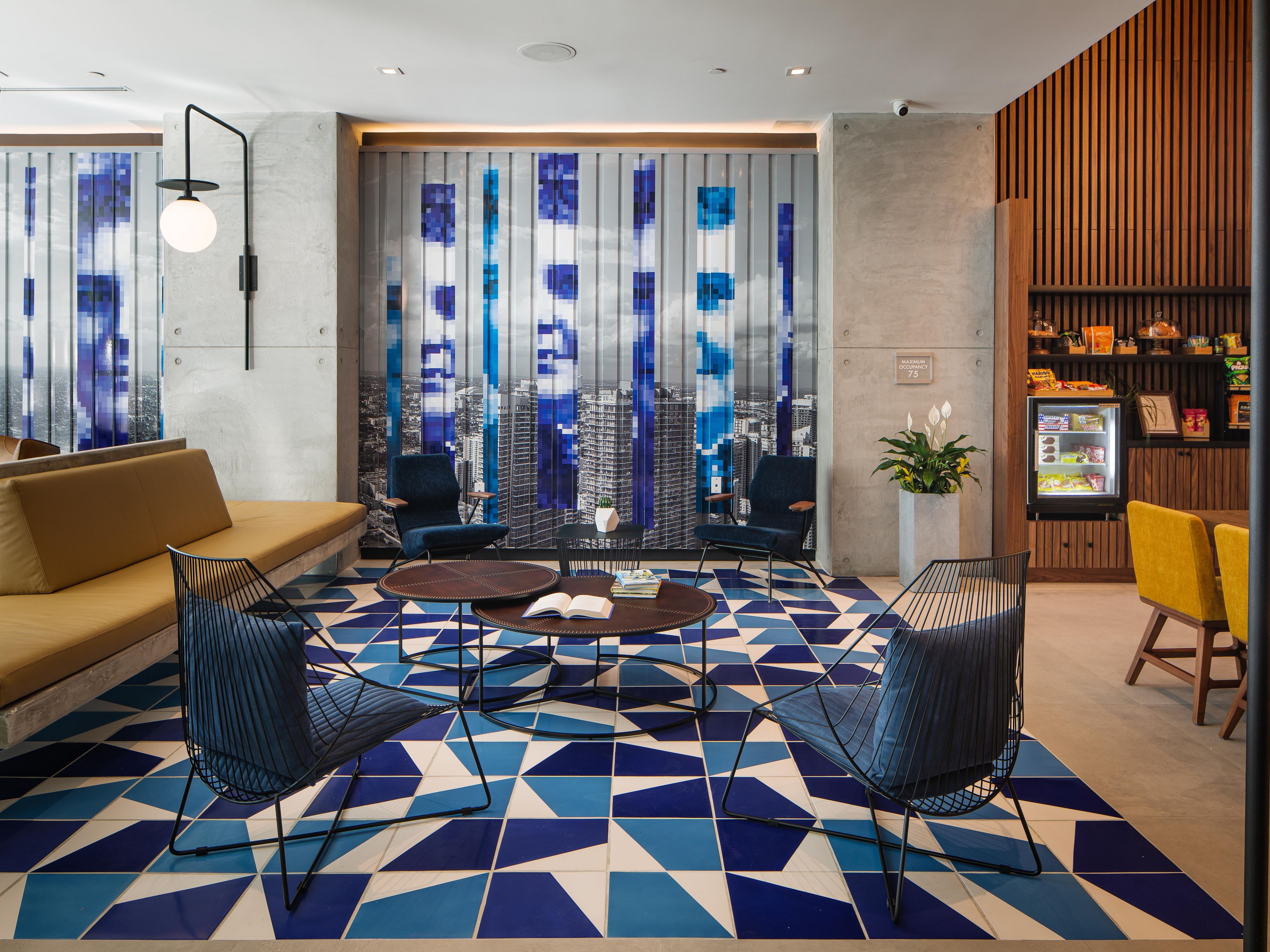 Enjoy and relax in the hotel lobby with free Wi-Fi.