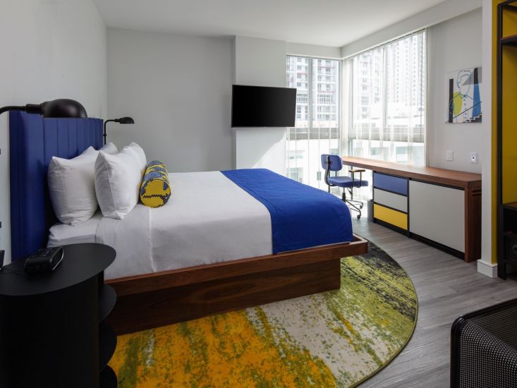 Standard Room with Two Queen Beds photo 2