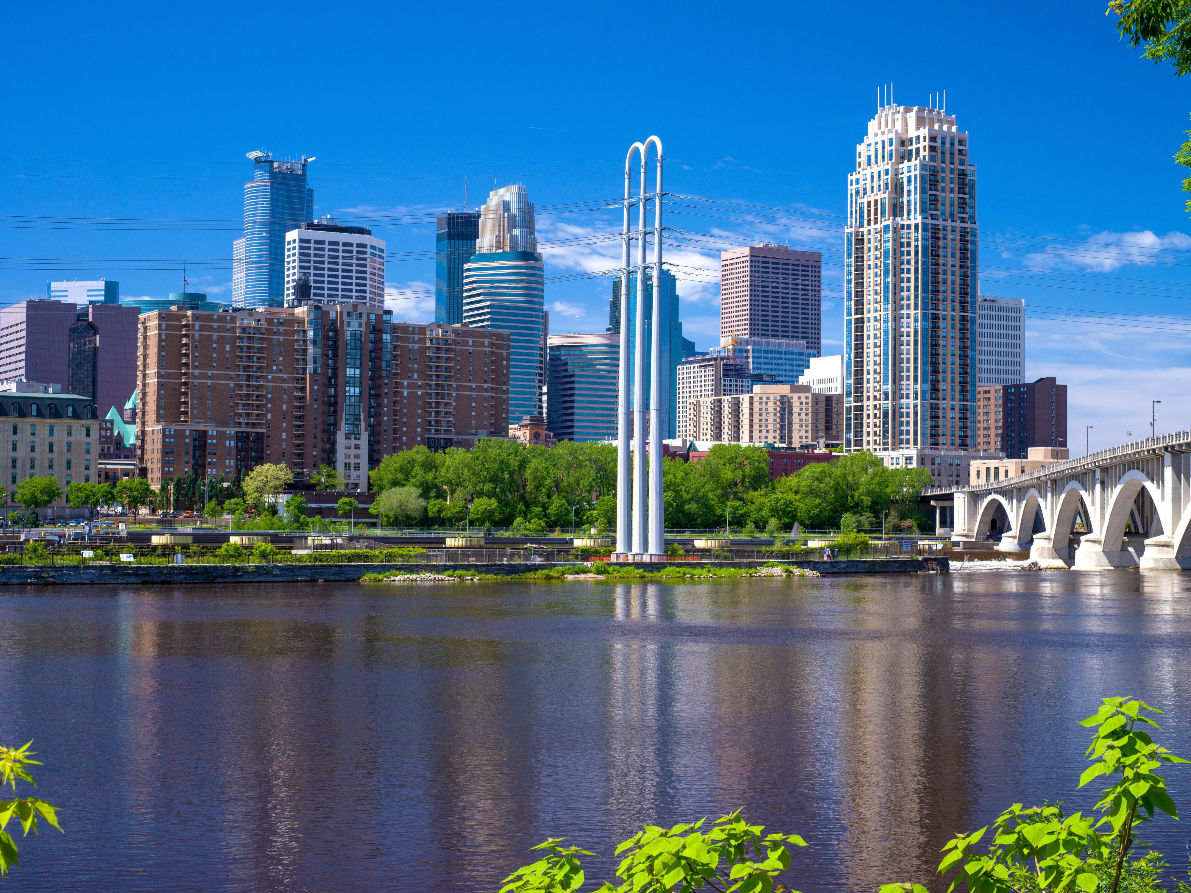 Stay within a 5–10 minute walk of downtown Minneapolis’ top employers—Target, U.S. Bank, Wells Fargo, Deloitte, Capella University, Ameriprise, RBC, Thrivent, SPS Commerce, RSM, Deluxe, PWC, Xcel Energy, Hennepin Healthcare, Hennepin County, and the City of Minneapolis. Boutique comfort meets unbeatable business access at Hotel Indigo.