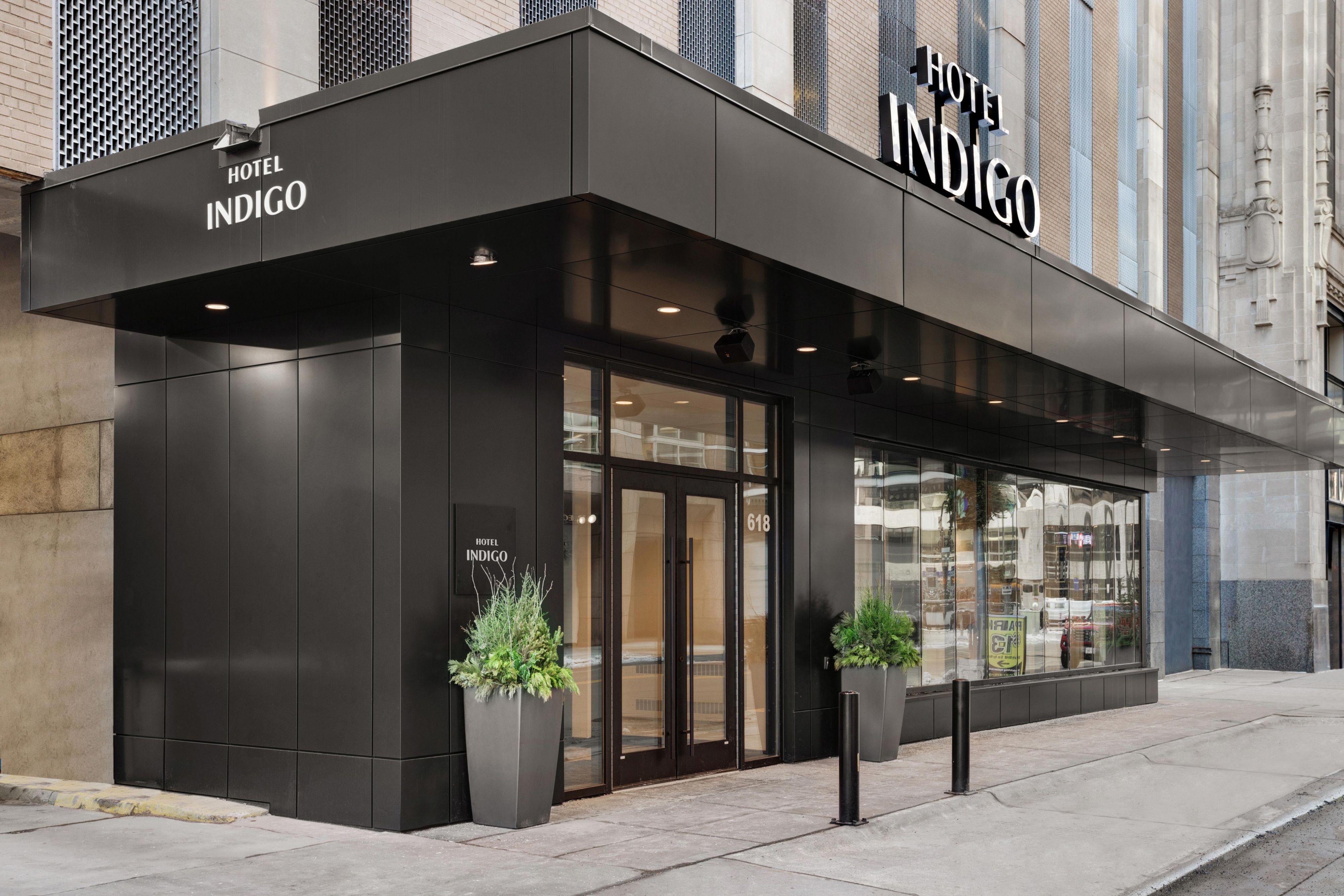 Overlooking a richly diverse neighborhood and thriving business district, our 17-story downtown Minneapolis hotel sits in the heart of it all. Featuring 218 guest rooms and suites with elevated accents, our unique vibe helps you relax and recharge. Settle in with us and then set out and explore the city. 
