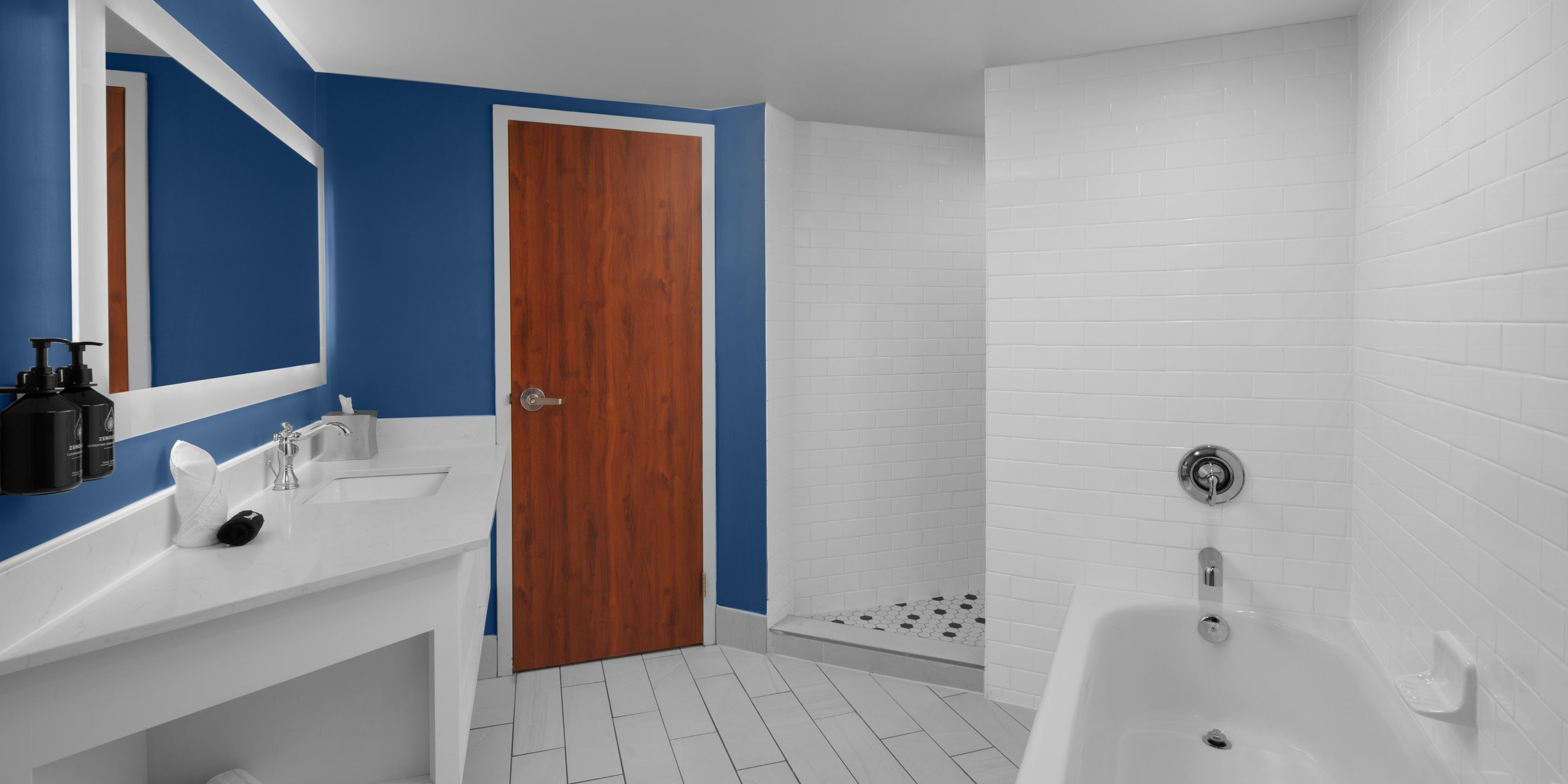 Get ready in our beautifully lit and spacious Suite bathrooms.