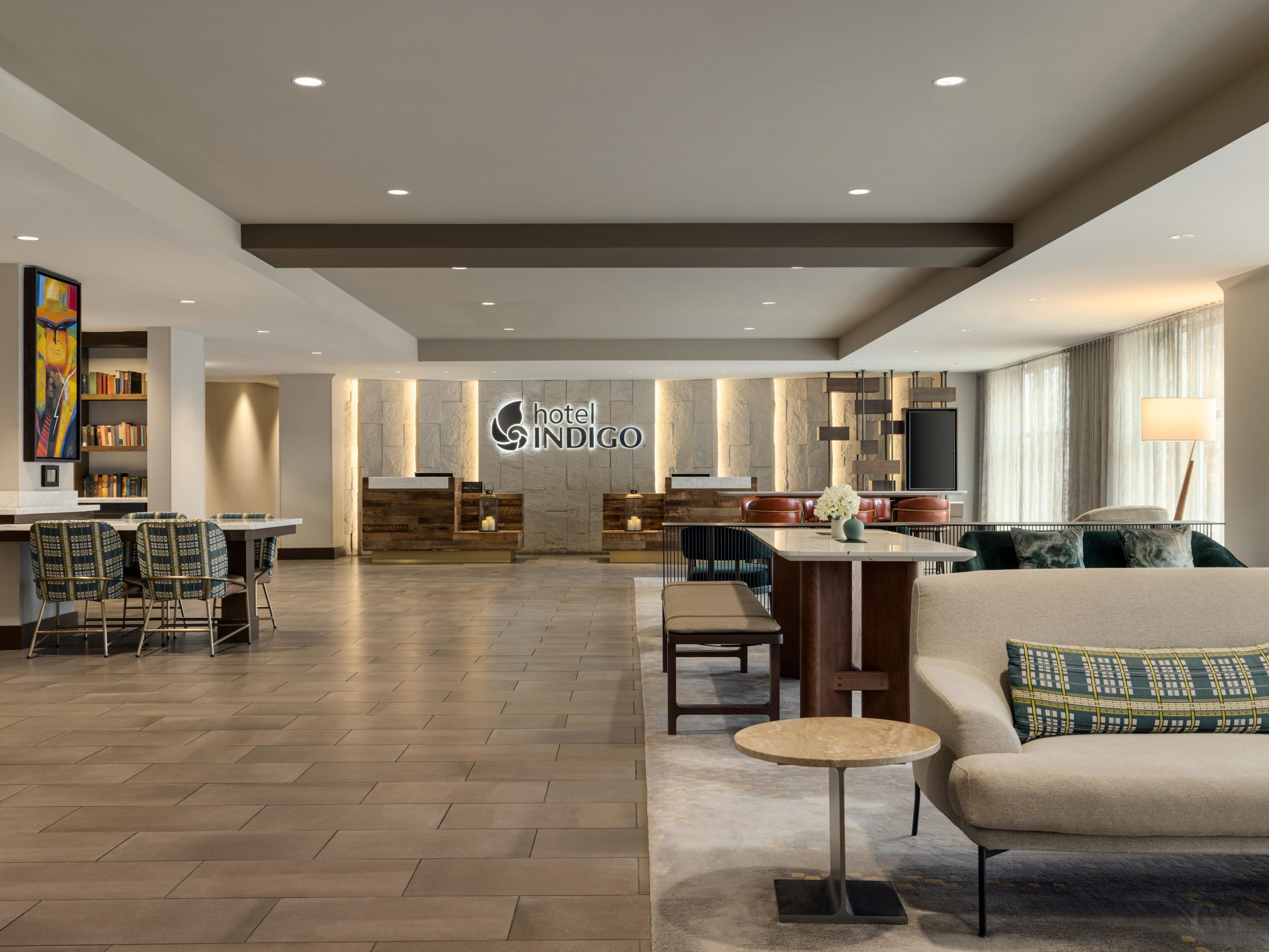 Enjoy and relax in the hotel lobby with free Wi-Fi.