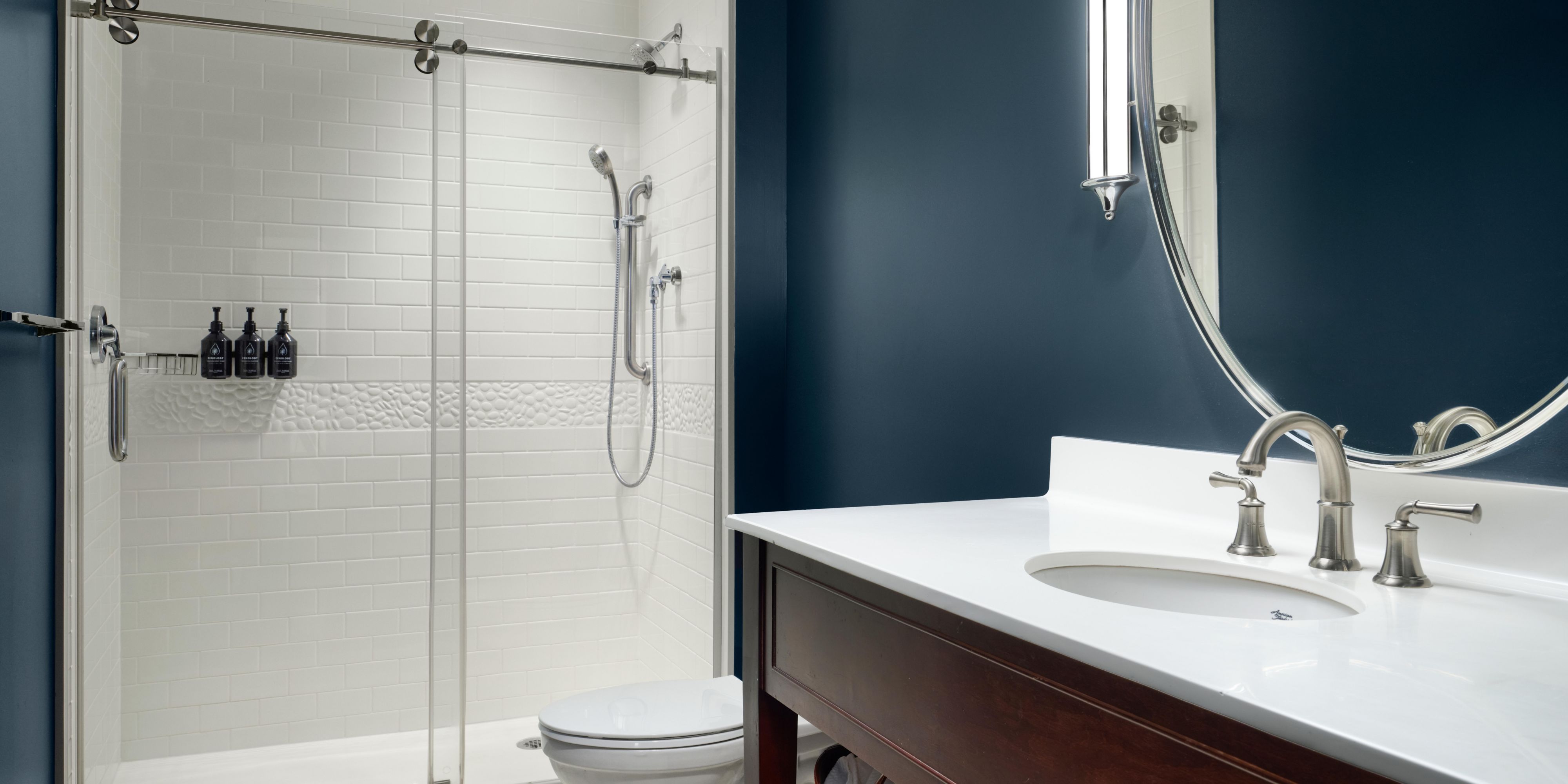 2 Queen Premium Guest Bathroom with Walk-In Shower