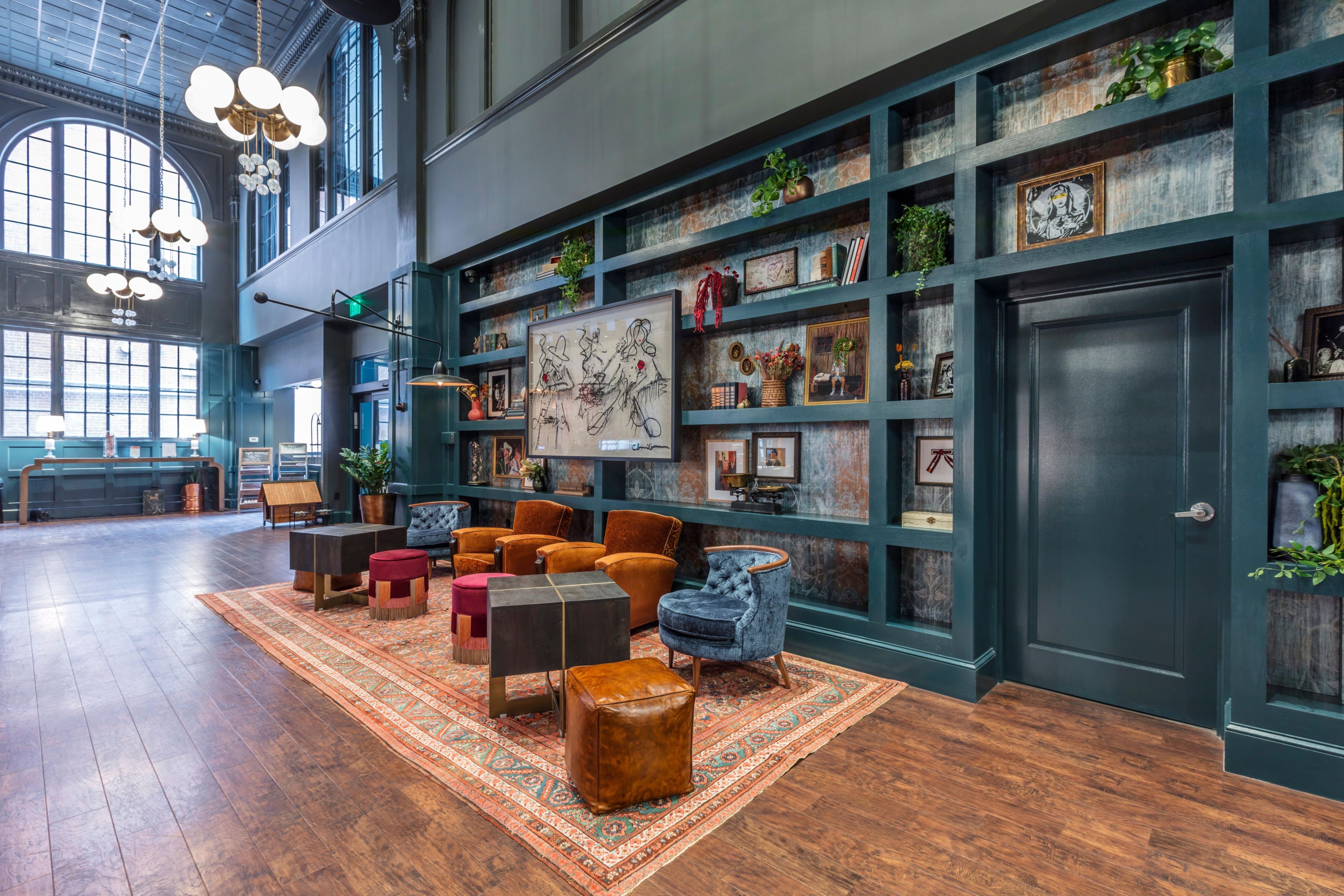 Step into our newly renovated lobby that blends contemporary chic with the vintage nostalgia, featuring a countrypolitan-inspired lounge with artisan cocktails, craft beer, and nightly live music from local artists. Experience the vibrant Nashville social scene and browse our carefully curated vintage clothing store, High Class Hillbilly.