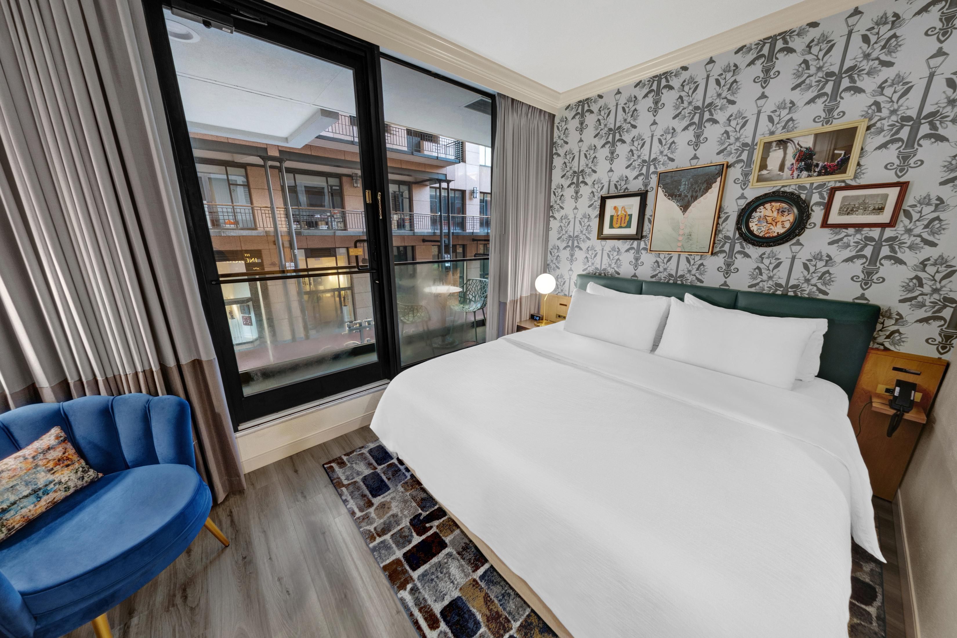 A city steeped in romance, New Orleans is the ideal backdrop for your destination wedding. Featuring floor-to-ceiling windows with a captivating view of Common St., our venue and elegant suites offer the perfect setting for your special day. Say "I do" in the heart of enchanting New Orleans.