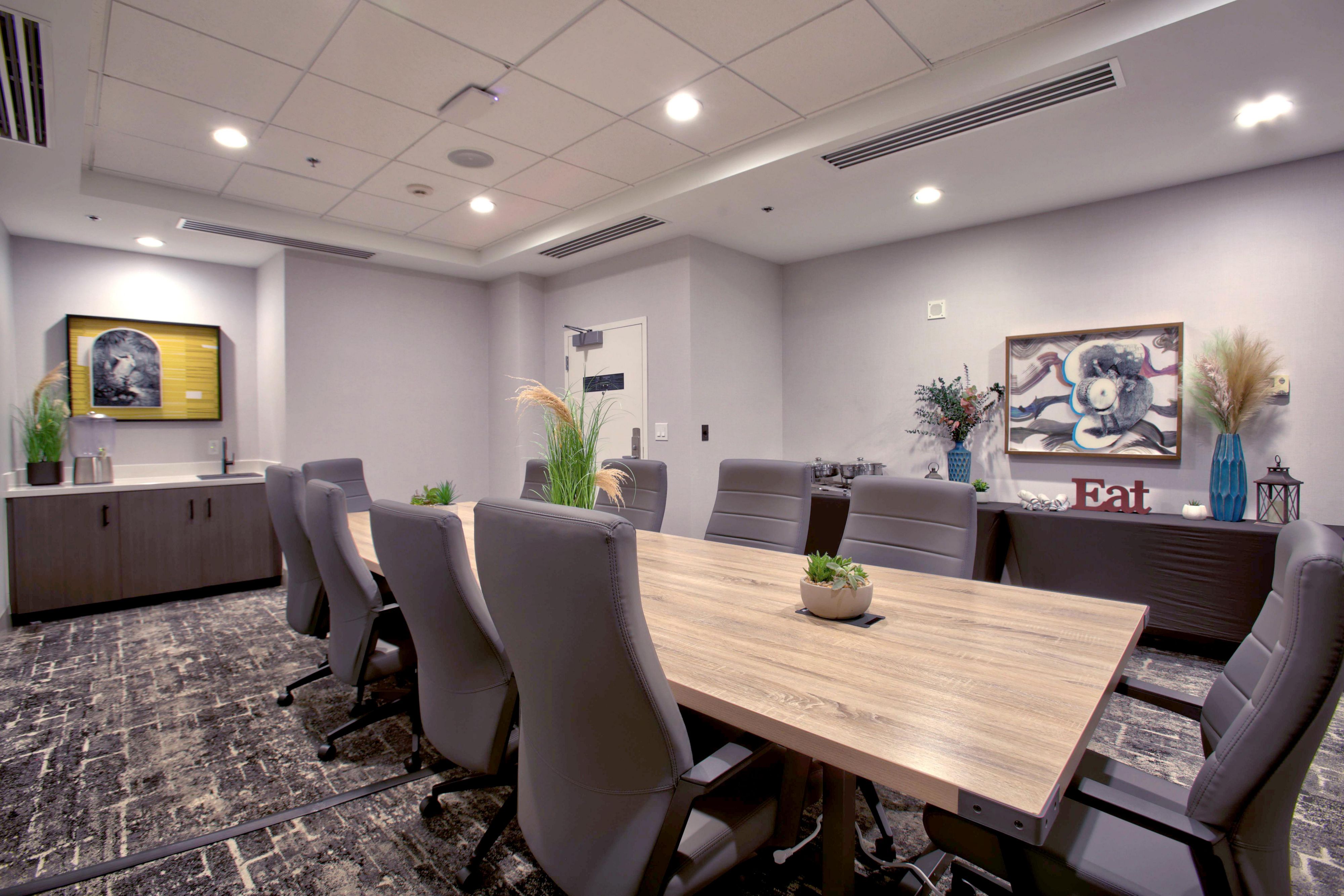 Discover a trendy and productive environment for your meetings and events at our French Quarter hotel. With four flexible meeting spaces, including a multi-purpose room with natural light, we host events of all sizes, from large trainings to private dinners and intimate boardroom sessions. Catering is available through Common Interest restaurant. 