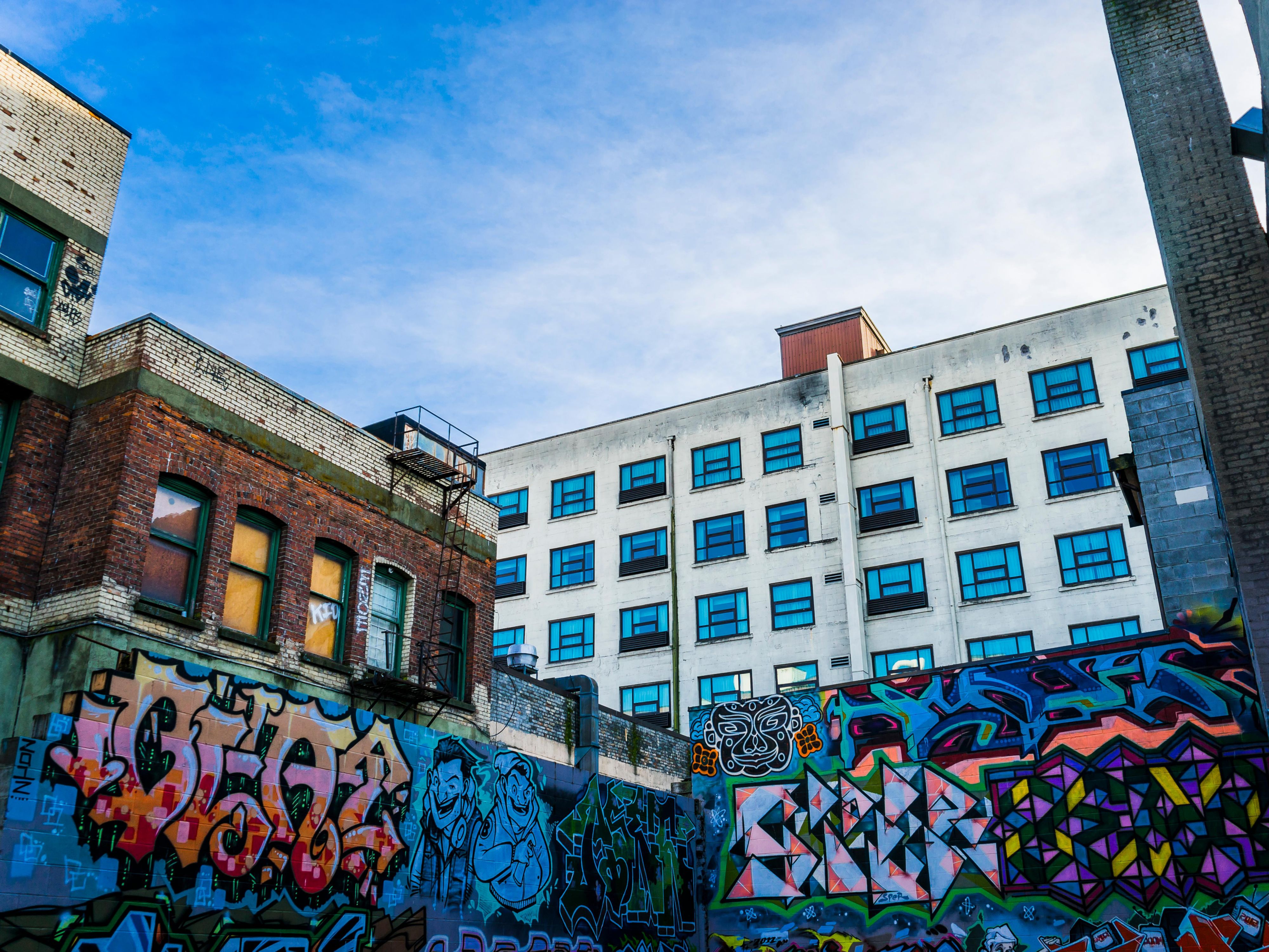 Art and storytelling are woven throughout our hotel, reflecting the creative roots of the Lower East Side. From the bold lobby mural by legendary graffiti artist Lee Quiñones to curated local touches, every detail connects you to the neighborhood’s artistic spirit.