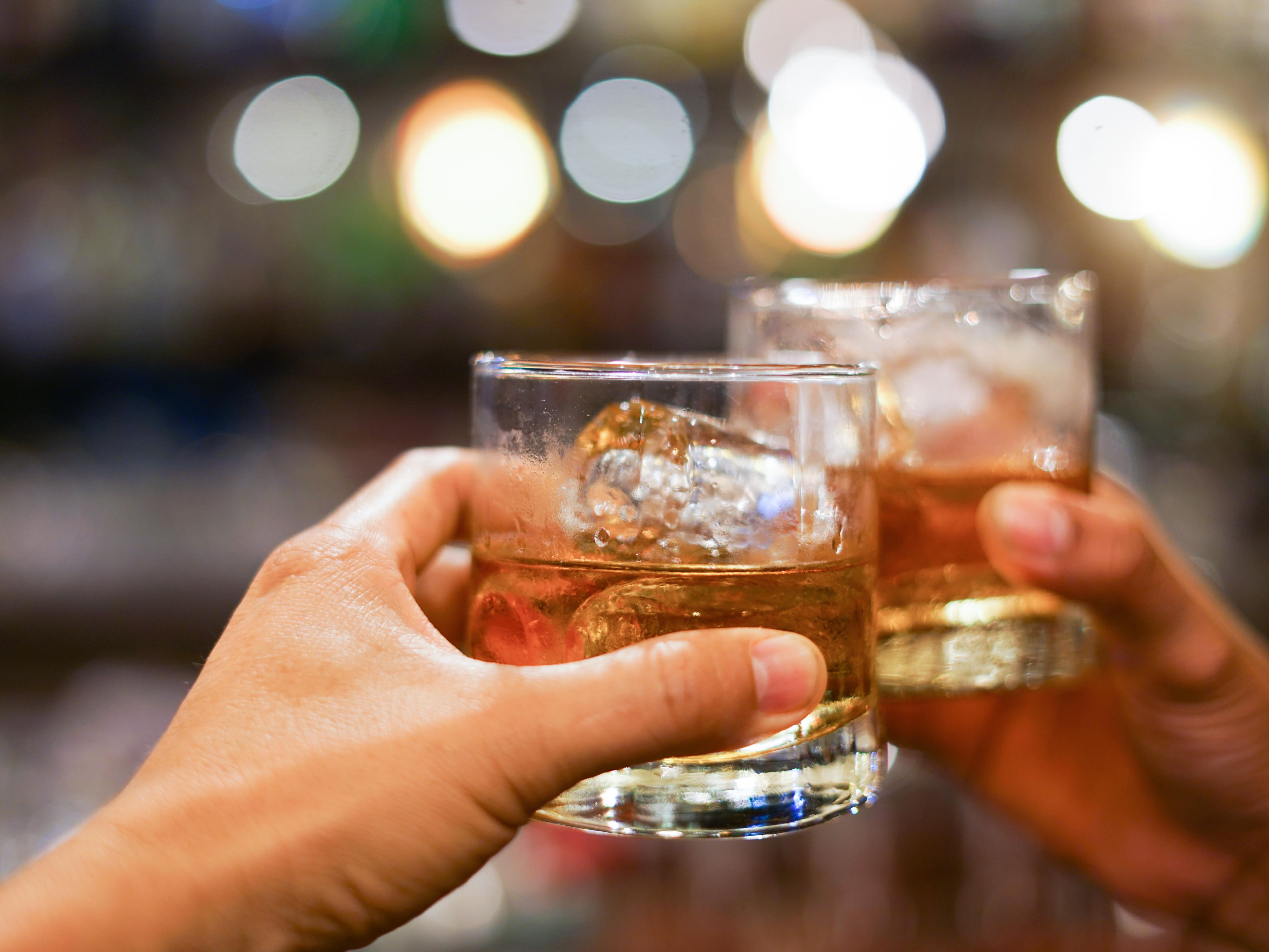 Discover North Conway’s craft beer and spirits scene just minutes from the hotel. Sip local ales at Moat Mountain Smokehouse & Brewing Co., sample crisp pours at Tuckerman Brewing, or enjoy small-batch creations at Saco River Brewing. For spirits, don’t miss Cathedral Ledge Distillery’s organic offerings.