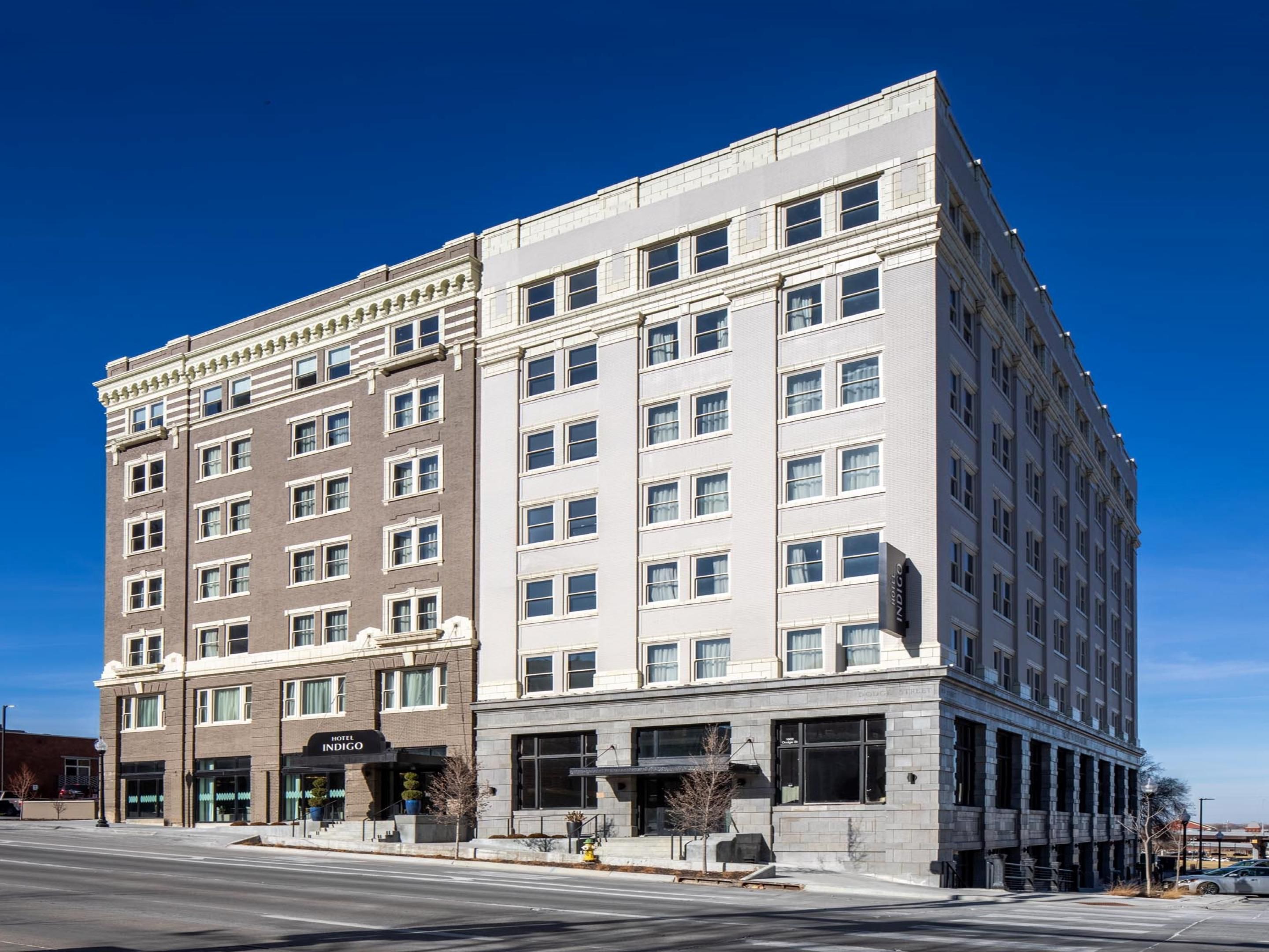 Drive up to the Hotel Indigo with free airport shuttle
