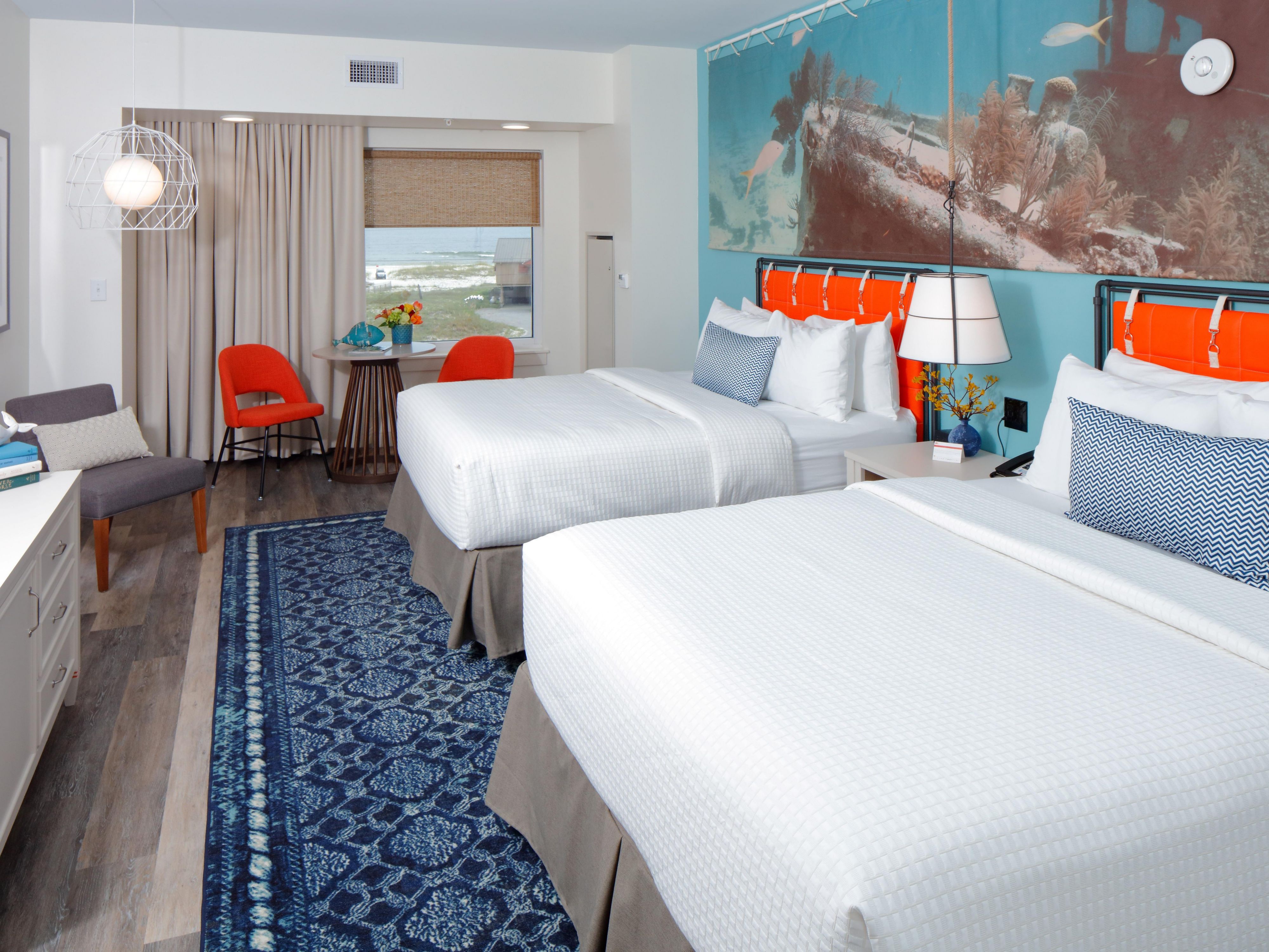 Spacious rooms with 2 Queen Size Beds