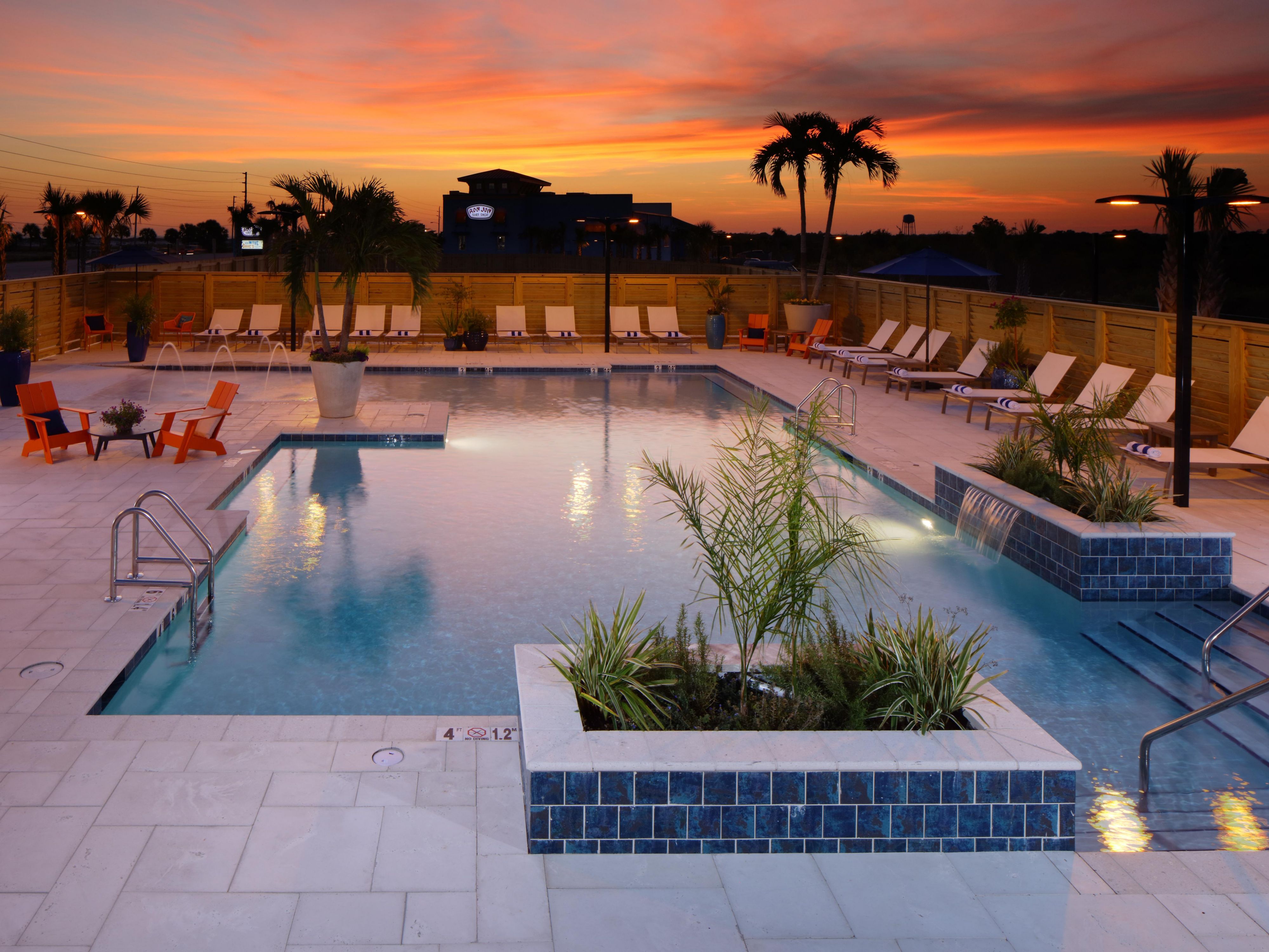 Enjoy the most spectacular sunset views from our Beach Indigo Pool Bar which offers poolside cocktails and a casual menu while you relax by the pool, whirlpool or on the outdoor deck.