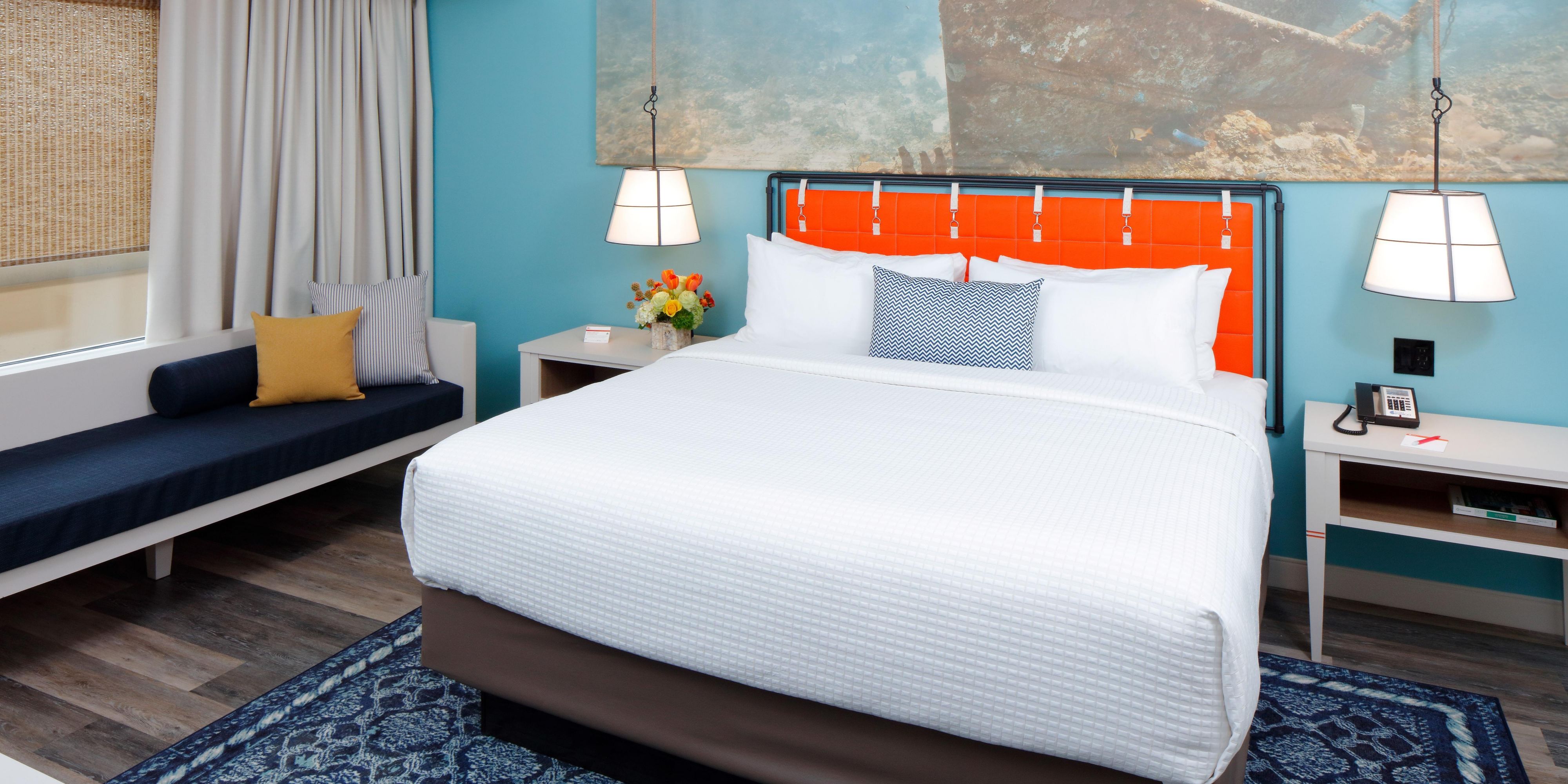 King Bed with an Inspiring Underwater Mural