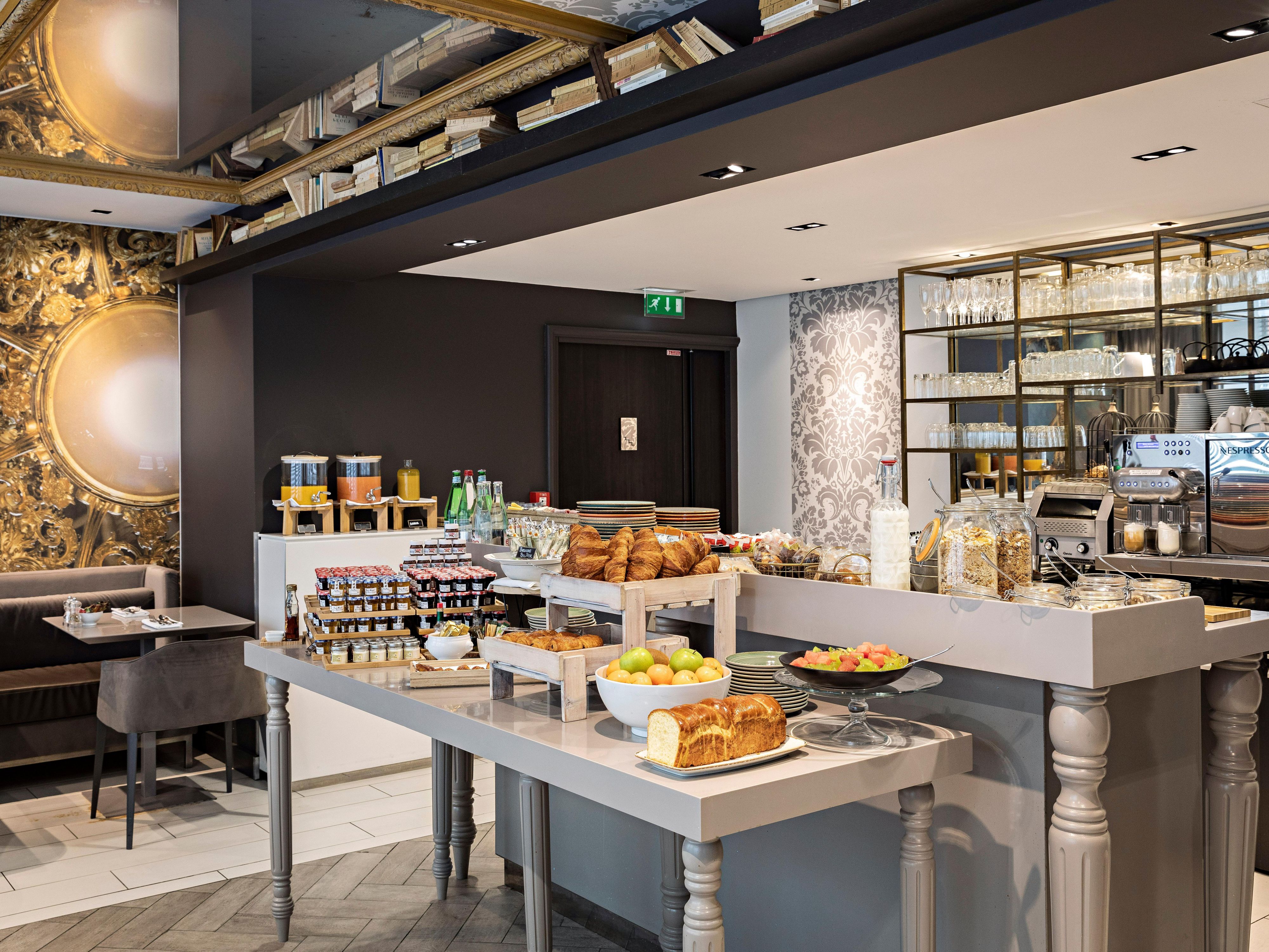 Breakfast is more than just great food. It's an experience that engages all your senses. At "La Table du 7", you can enjoy the best breakfast in the neighborhood, lovingly prepared and served with a smile.