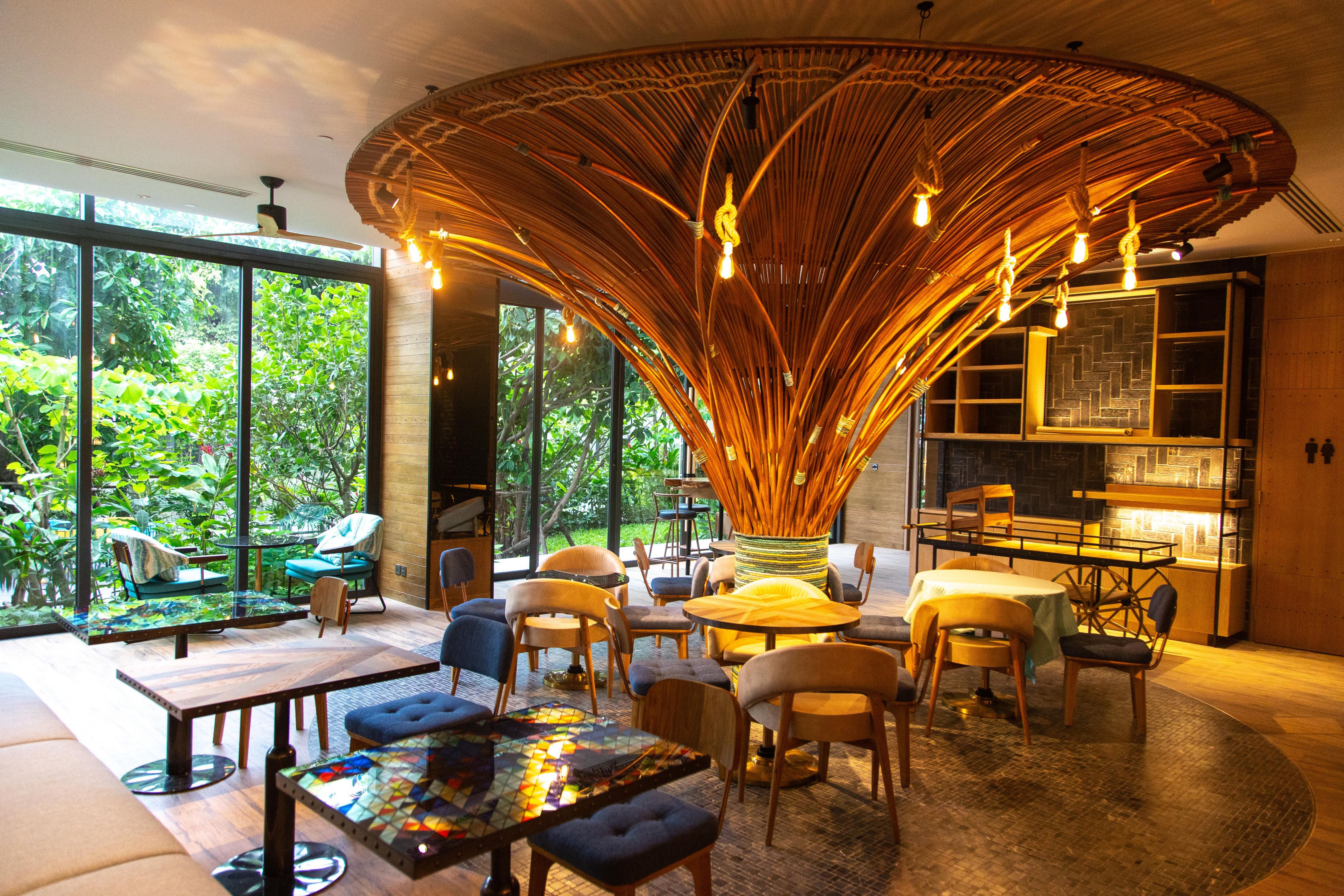 From sustainable seafood, superior quality meats, and fresh produce to tropical cocktails and fine wines, our fine dining restaurants serve up a fresh taste of the local palate that leaves your taste buds wanting more.