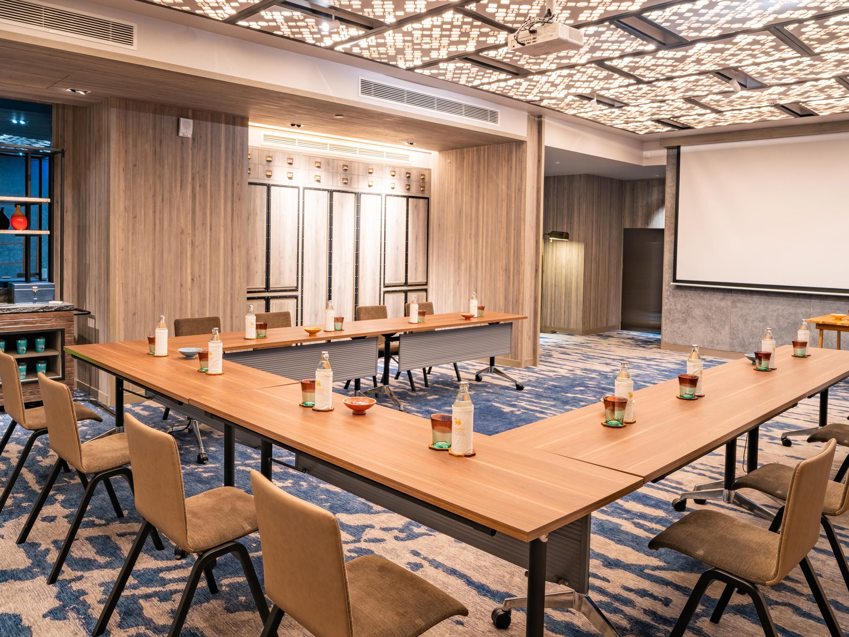 Bathed in natural light, our meeting and event space is customisable to fit your vision. With a variety of layouts and seating options, from boardroom to classroom to banquet, our well-lit space accommodates events up to 90 guests. Providing multimedia, catering, and consulting services, we turn meetings into exceptional masterpieces.