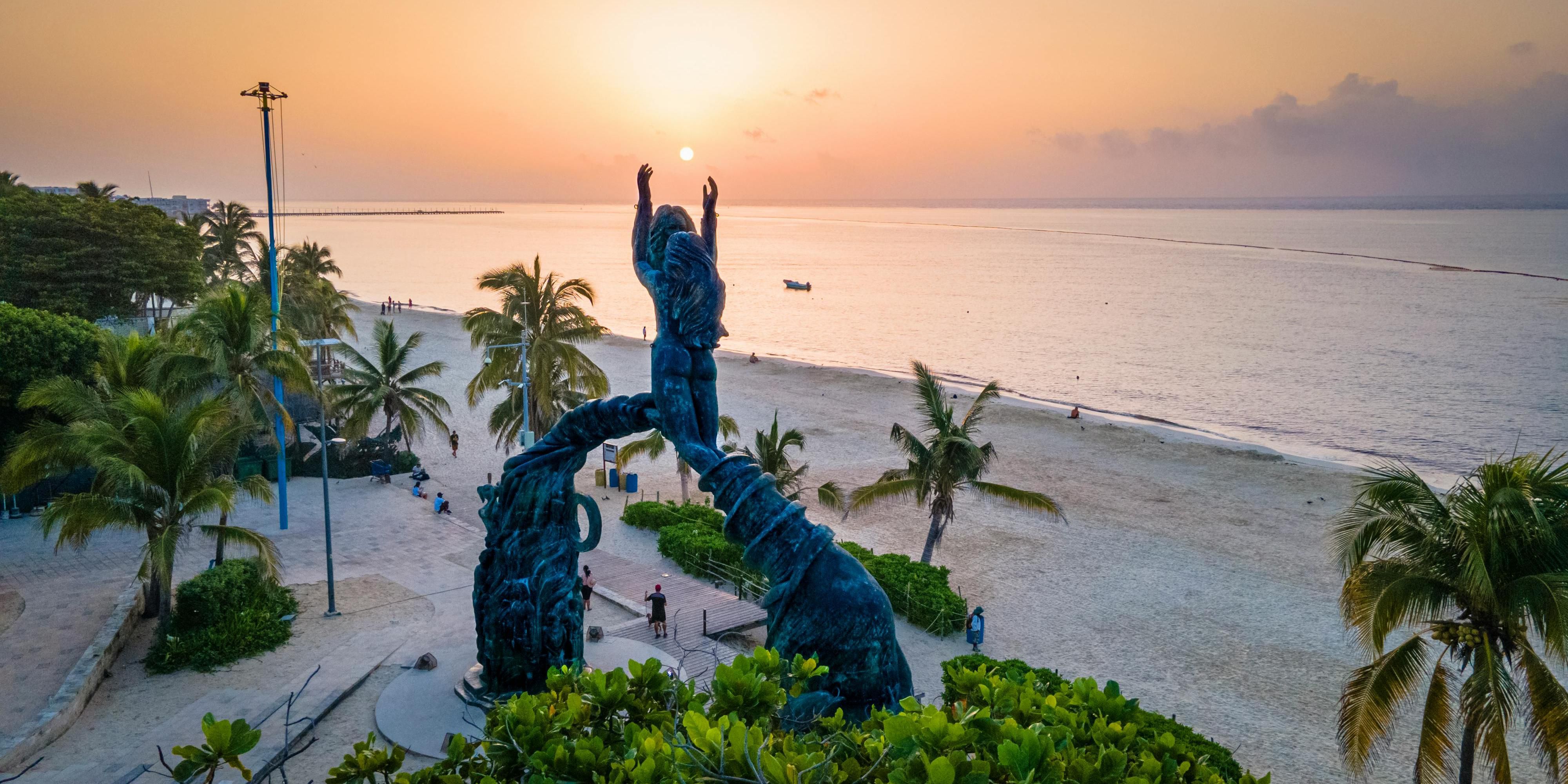 Escultura Portal Maya, Quinta Avenida, Playa del Carmen