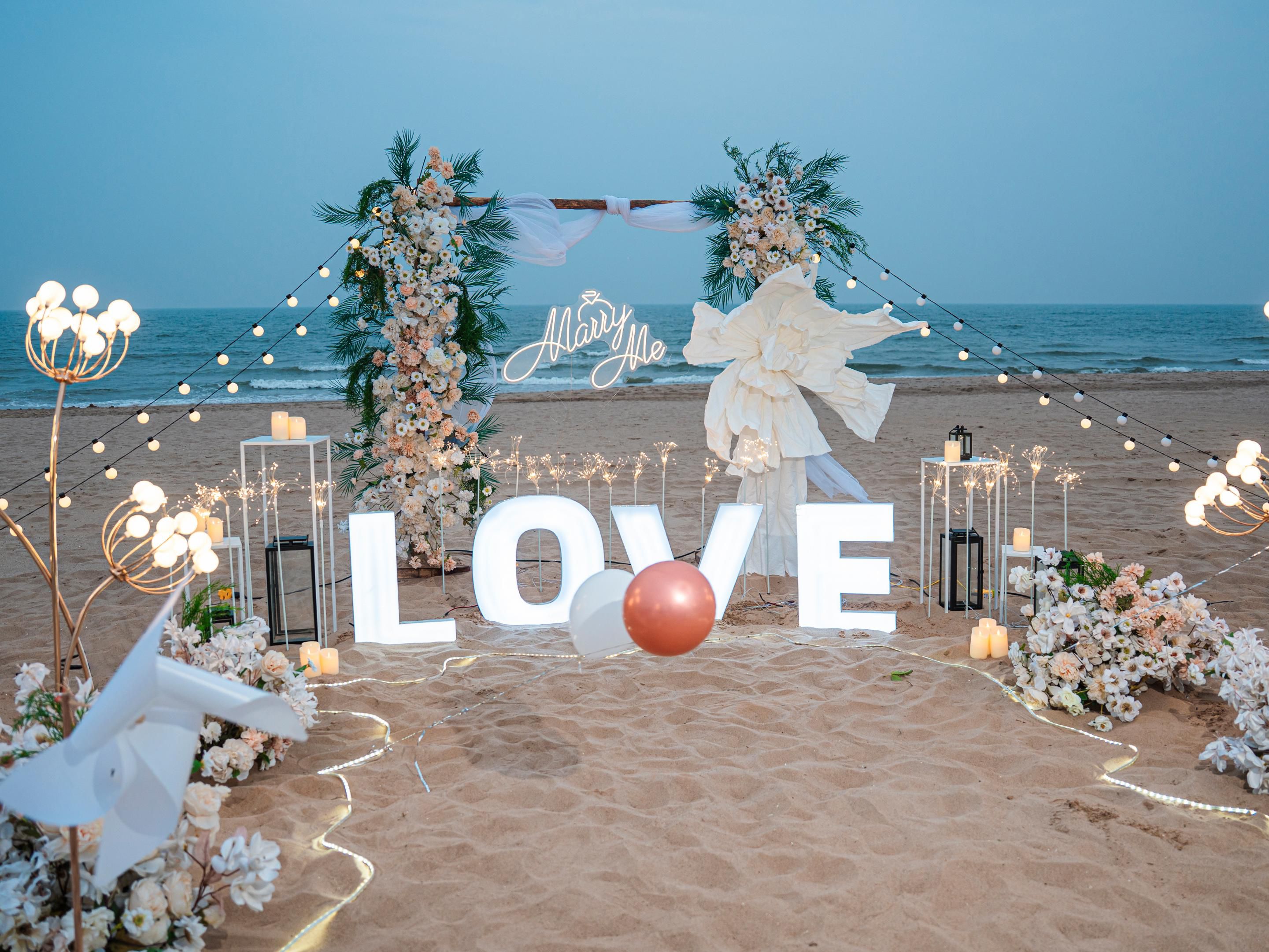 Let’s celebrate the unique you. We’ve got the craft cocktail, secluded beaches, luxuriant lawns ,private dining room and local connections to match the vibe of your big day – and the ever-after you dream of.