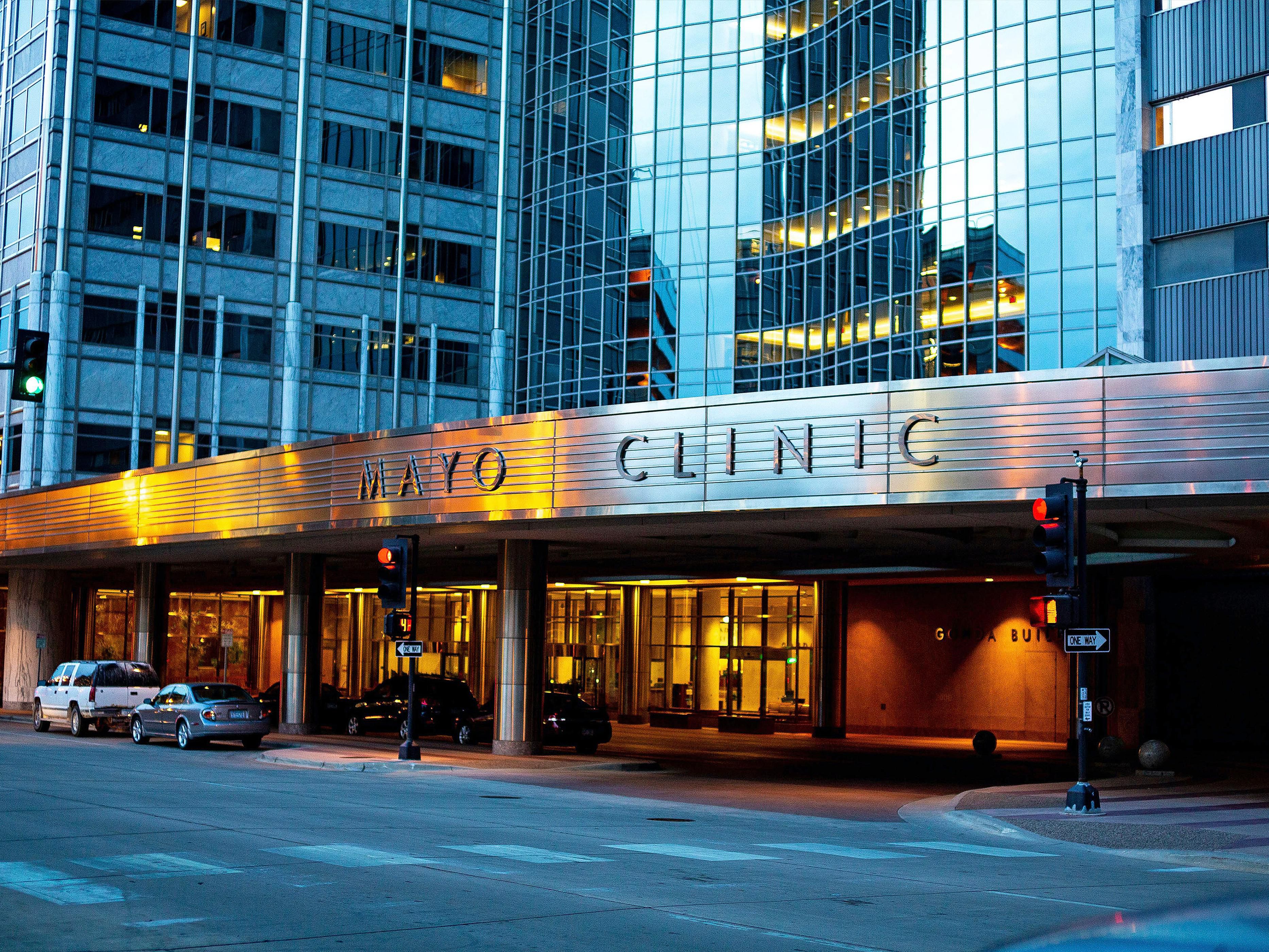 Experience the convenience of our prime location in the heart of Rochester. Just steps from the Mayo Civic Center, Graham Arena, and historic 3rd Street, our Skyway connectivity provides unmatched access to Mayo Clinic, restaurants, and shopping, making us ideal for Mayo patients, wedding groups, sports teams, and business travelers.  