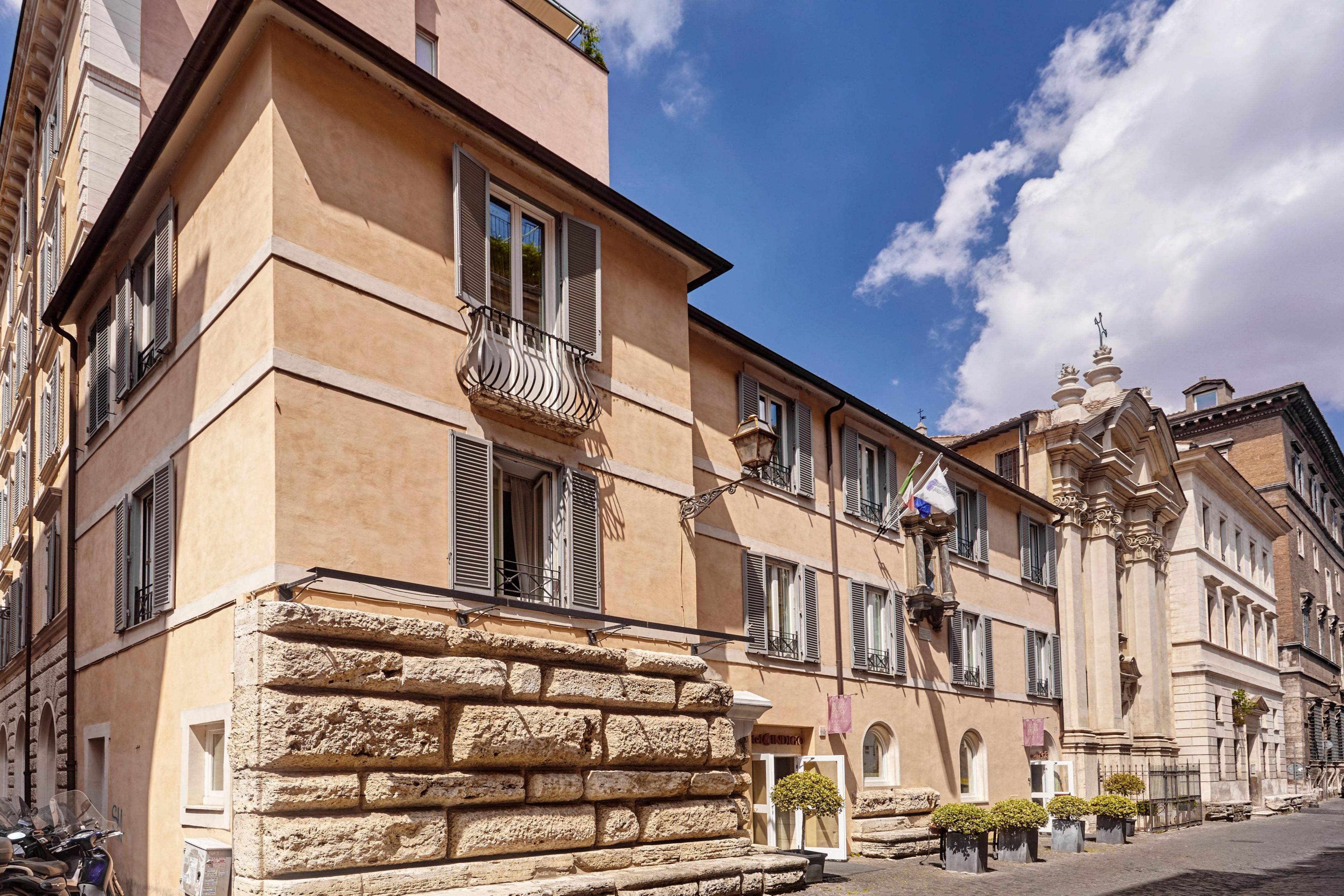 Our building was originally designed in the 16th century by Donato Bramante. An environment rich in charm and history, where Italian contemporary design is enclosed within ancient Roman walls. The modern interiors perfectly blend with important historical testimonies from ancient times.