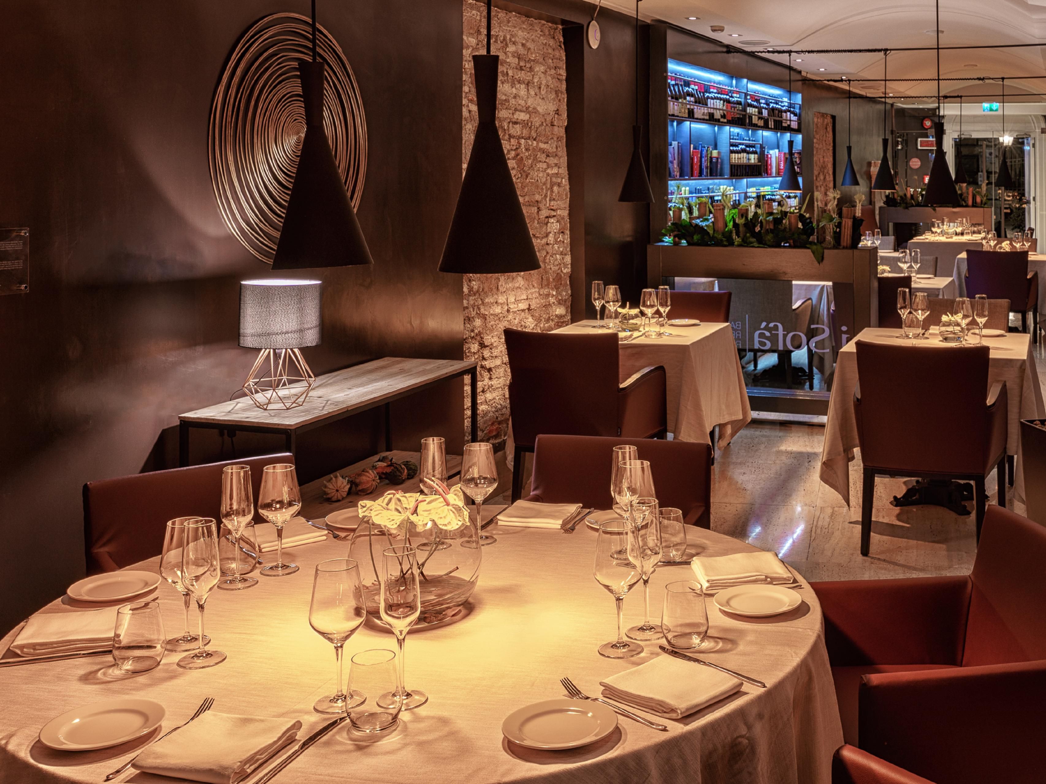At I Sofà Bar Restaurant & Roof Terrace, modernity blends perfectly with the architectural elements of the past. From an early breakfast, aperitif, or dinner, enjoy menus dedicated to the excellence of our territory. During the summer, the restaurant moves to our enchanting internal courtyard.