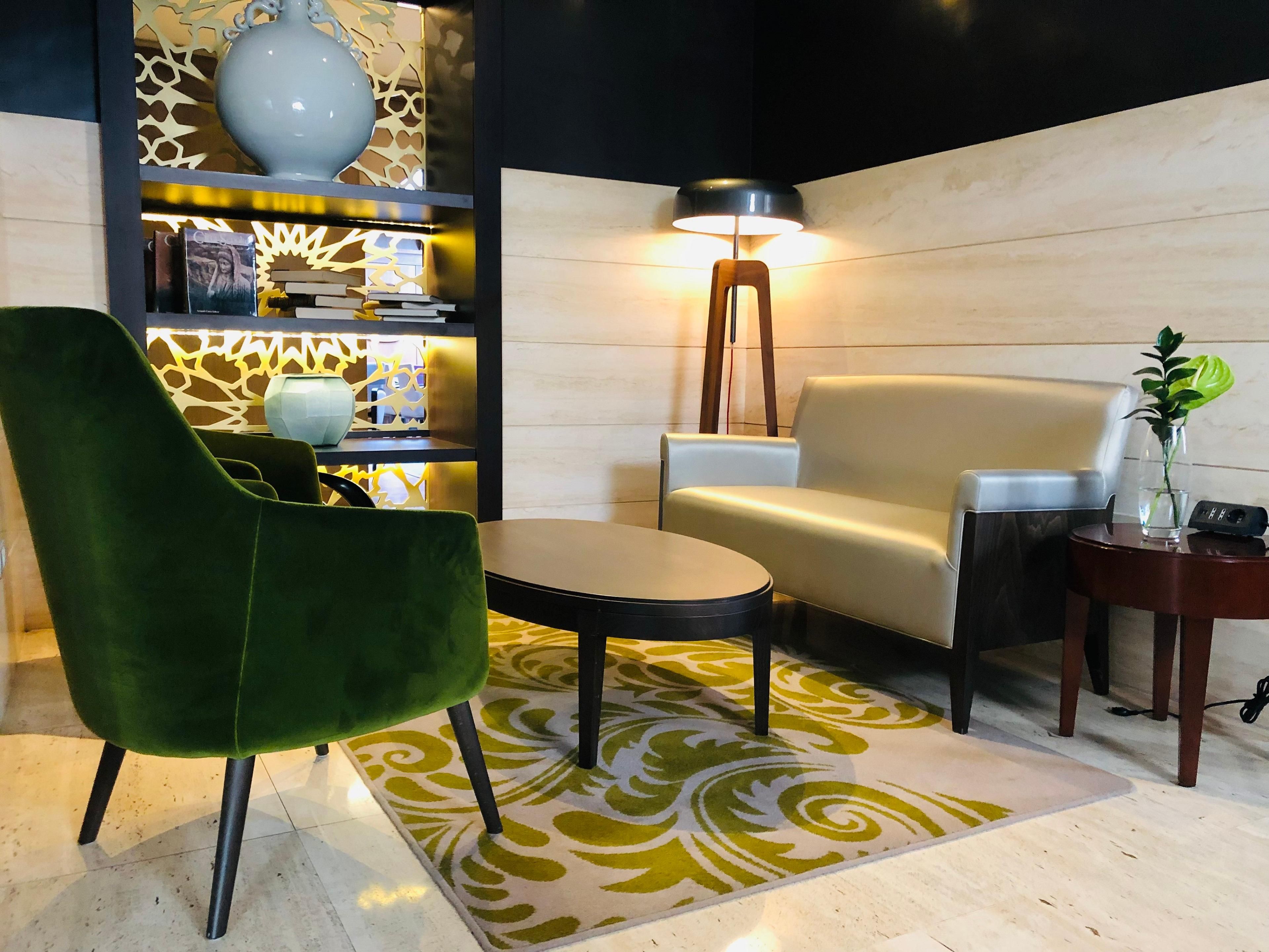 We know Thursdays need a little extra boost...so we are covering your first drink! Every Thursday from 6:00pm to 7.30 pm at I Sofà Bar. Pick your favorite house wine or soft drink or beer. Bring the vibes, we will take care of the cheers!