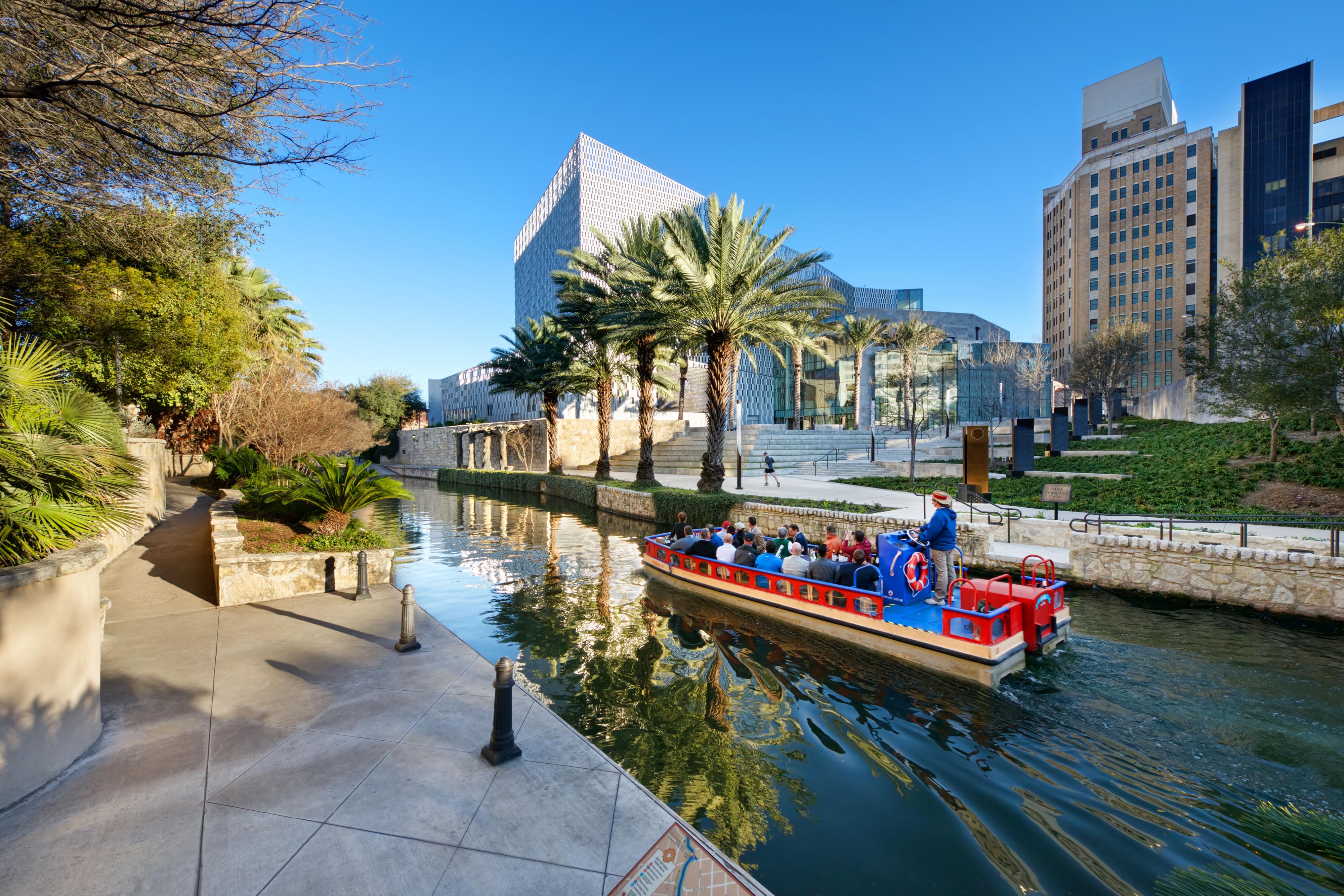 Enjoy the Hotel's perfect location directly on the Riverwalk with our own river taxi stop.