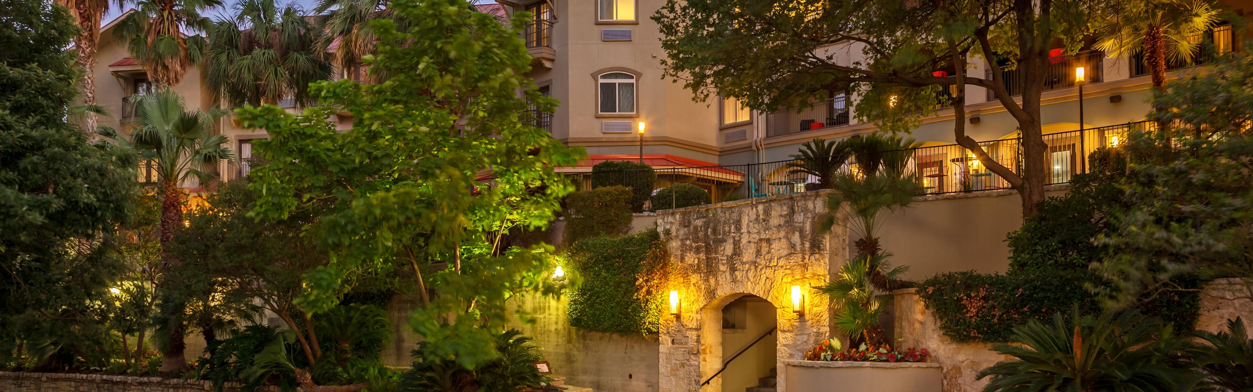 San Antonio Riverwalk Hotels  Hotel Indigo San Antonio-Riverwalk