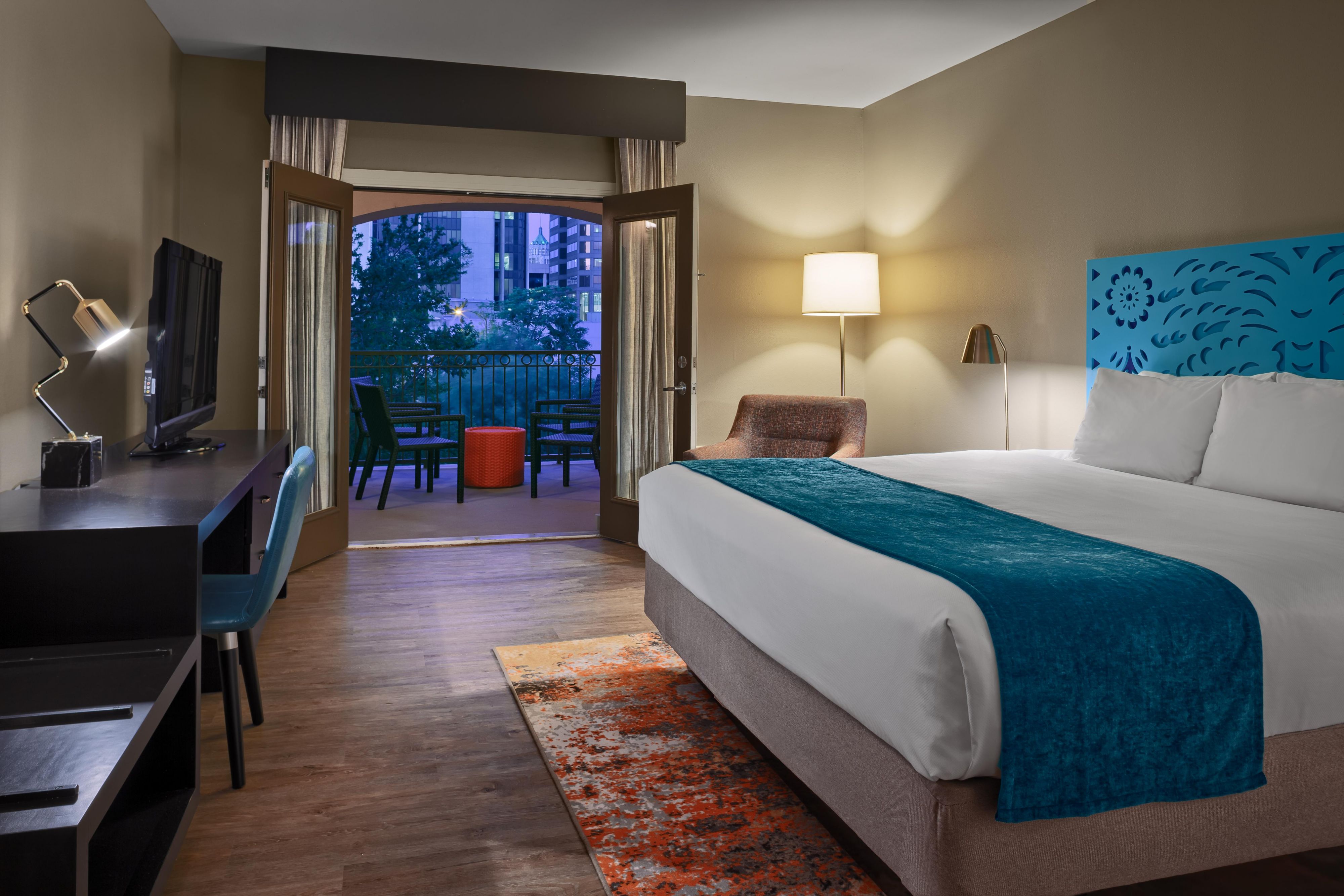 Move-in week, Parents' Week or Graduation, we're the perfect host with renovated rooms for your College visit.