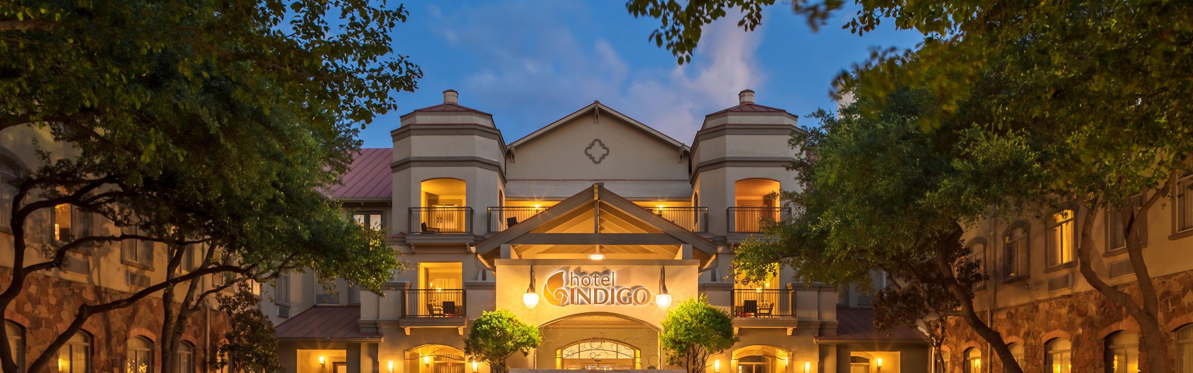 $ hotelInfo.mediaDetails.welcomePhotos.primaryPhoto.caption}