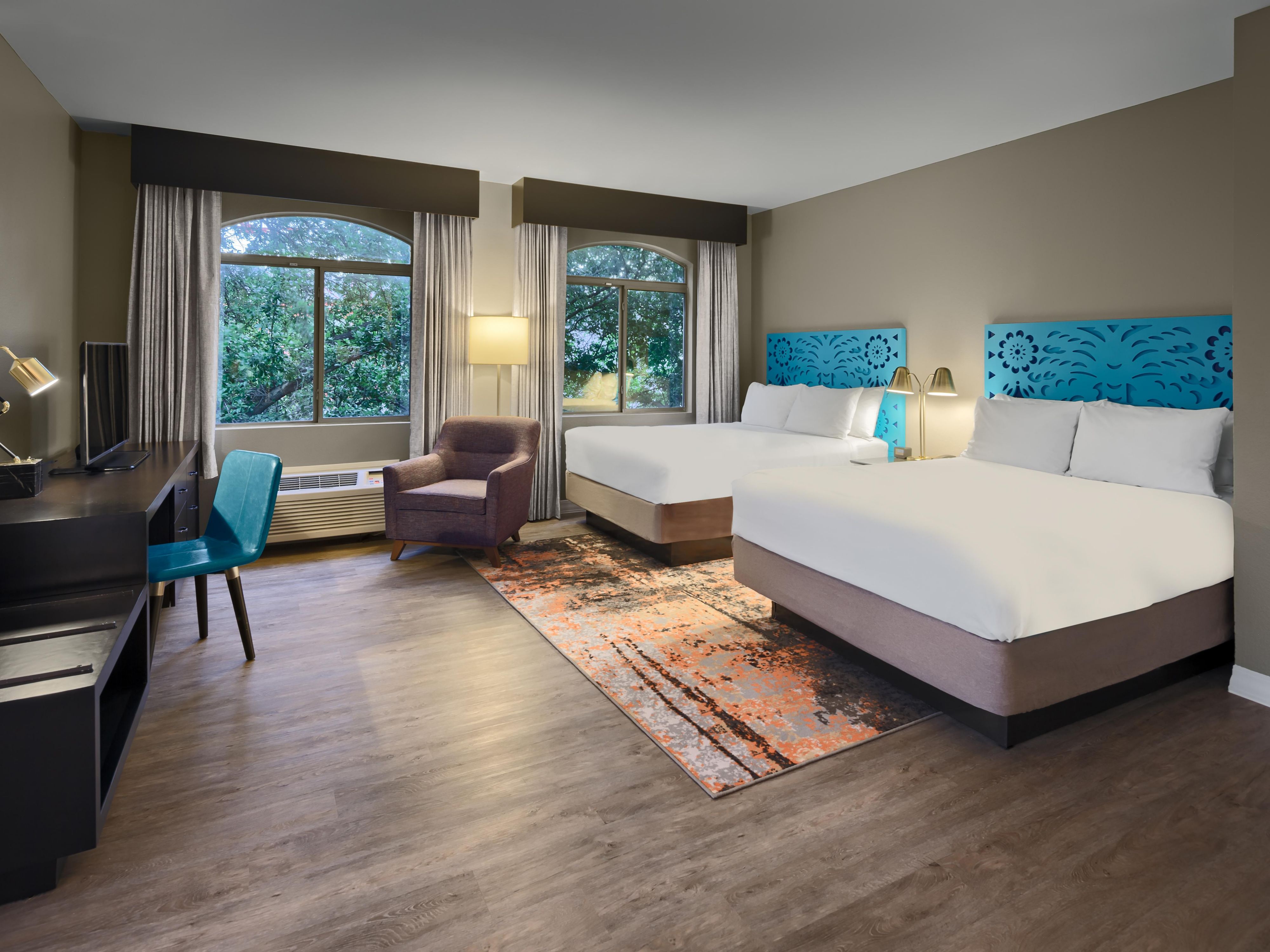 Queen Bed Guest Room
