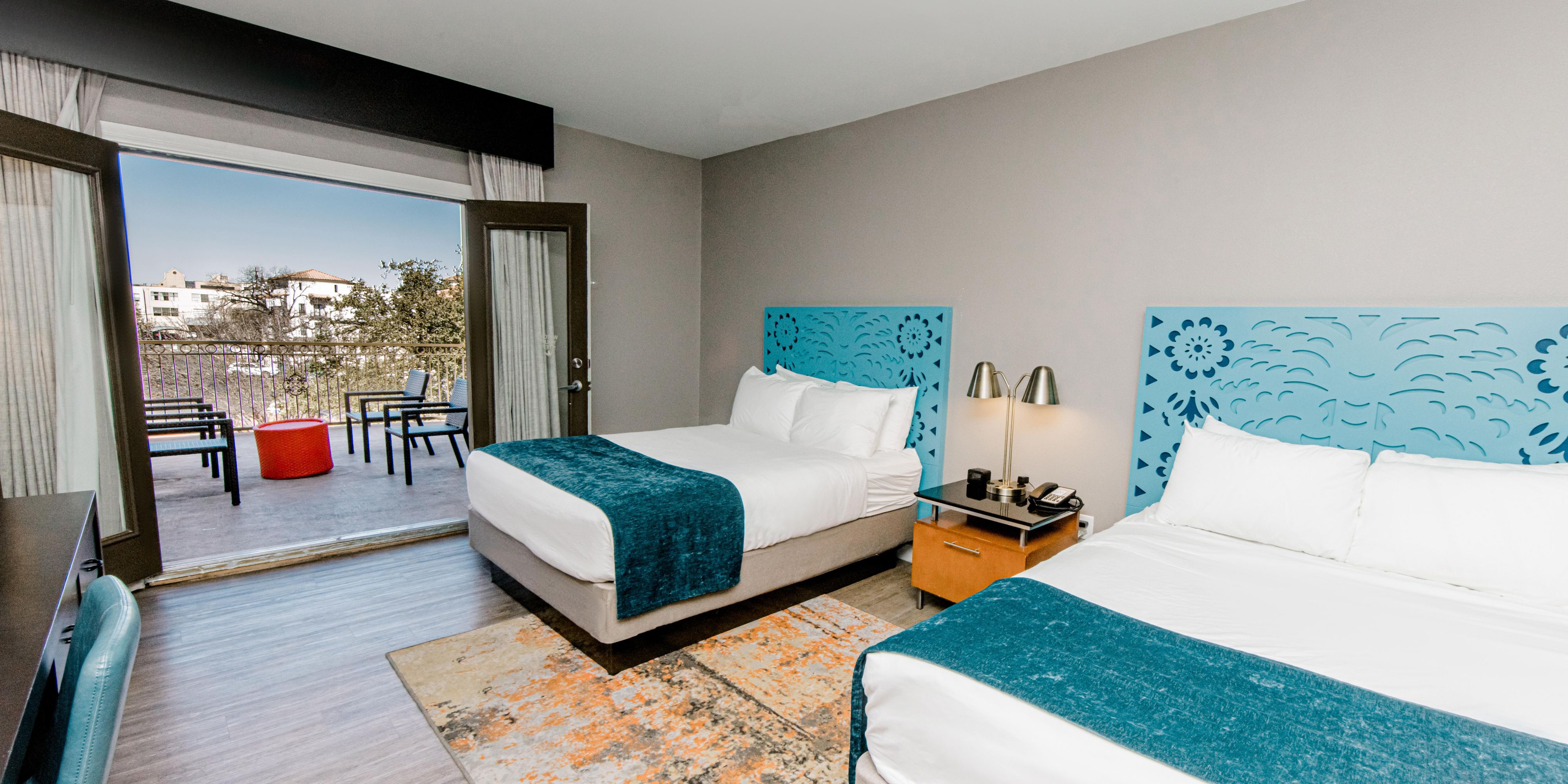 2 Queen Bed Courtyard View