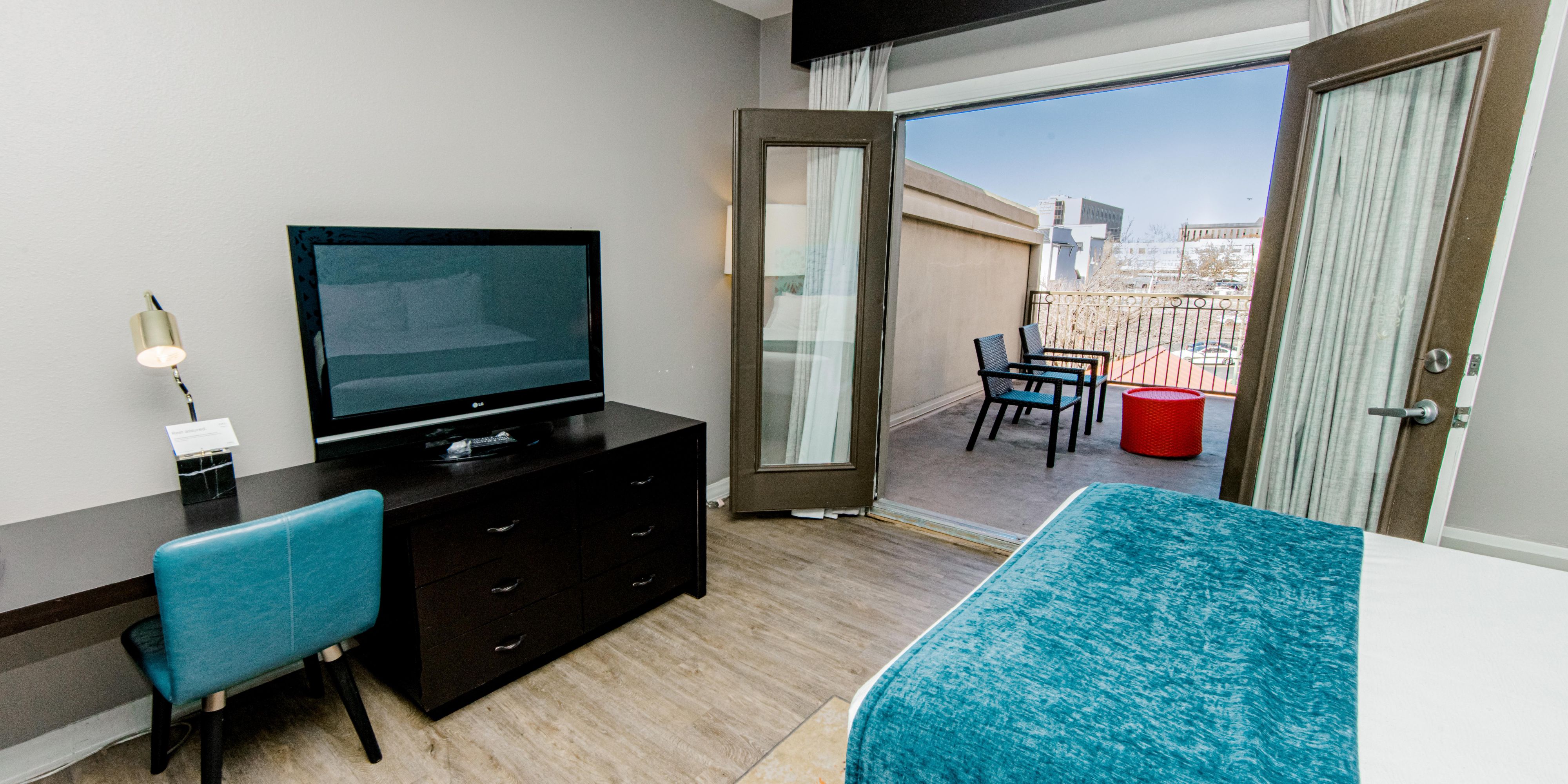 2 Queen Beds Courtyard View