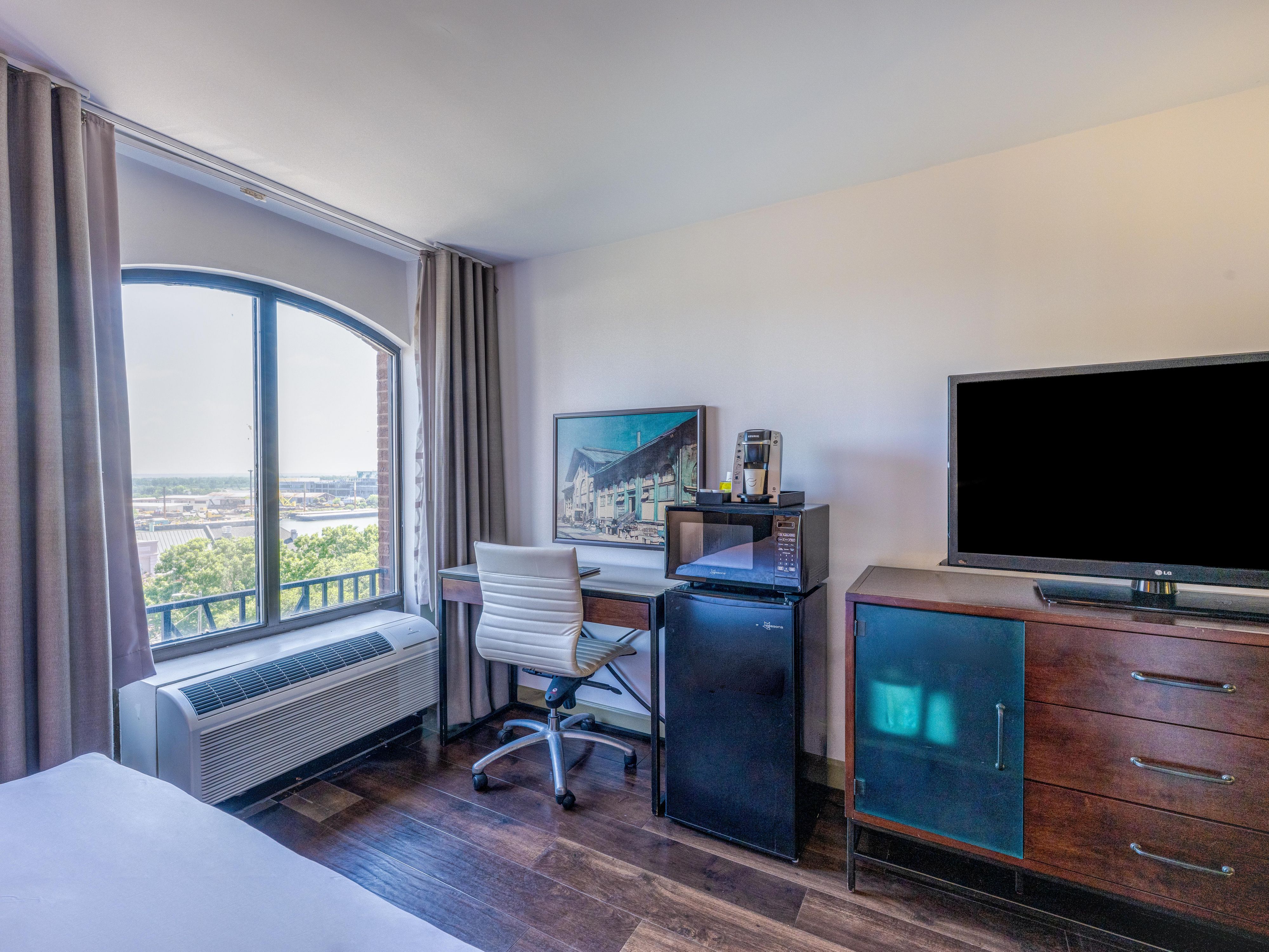 Work and take in the view from your high-floor room in Savannah.