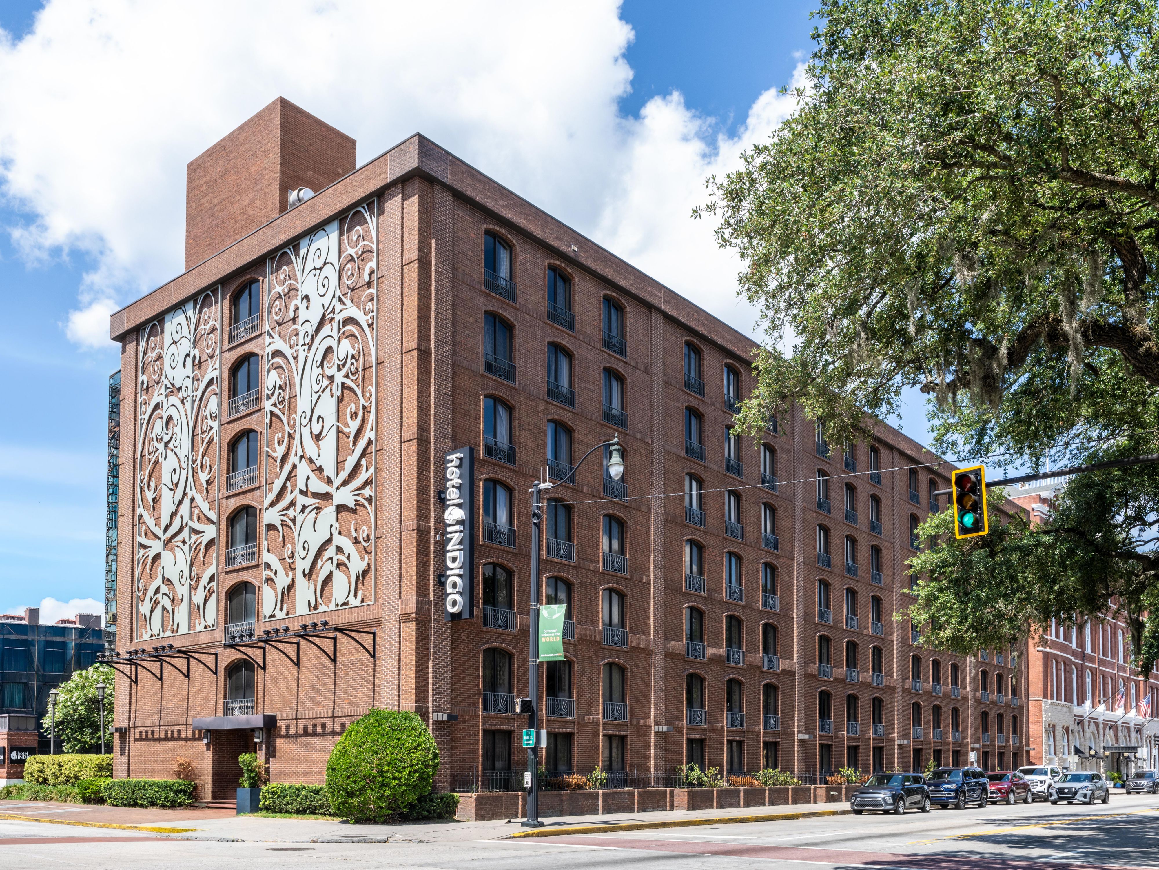 Discover our hotel in Savannah's historic district.